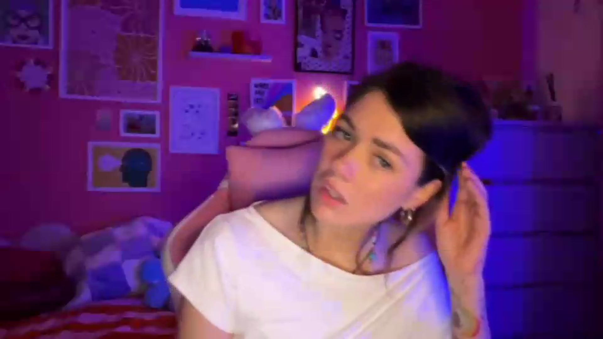 Gallery image thumbnail from Levanabanana's myfreecams stream on, 05/18/2026, 23:04 image 8 of 20