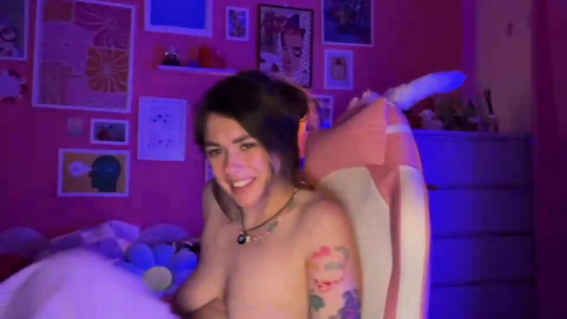 Gallery image thumbnail from Levanabanana's myfreecams stream on, 05/18/2026, 23:04 image 20 of 20