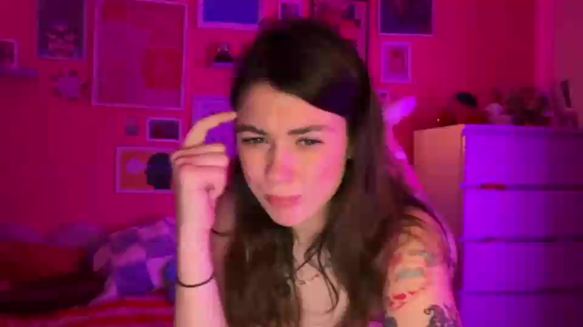 Gallery image thumbnail from Levanabanana's myfreecams stream on, 05/19/2026, 24:03 image 7 of 20