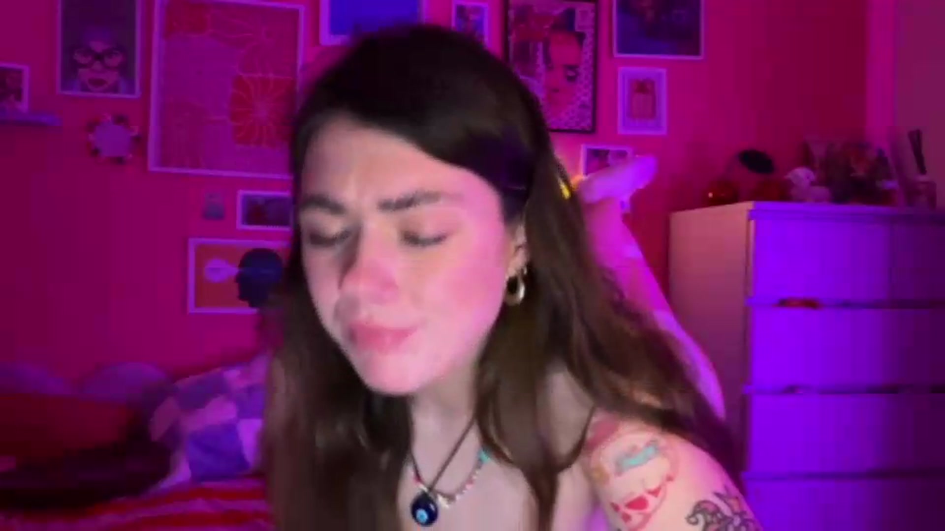 Gallery image thumbnail from Levanabanana's myfreecams stream on, 05/19/2026, 24:03 image 16 of 20