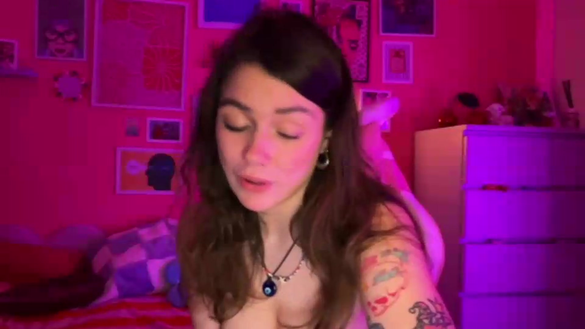 Gallery image thumbnail from Levanabanana's myfreecams stream on, 05/19/2026, 24:03 image 3 of 20