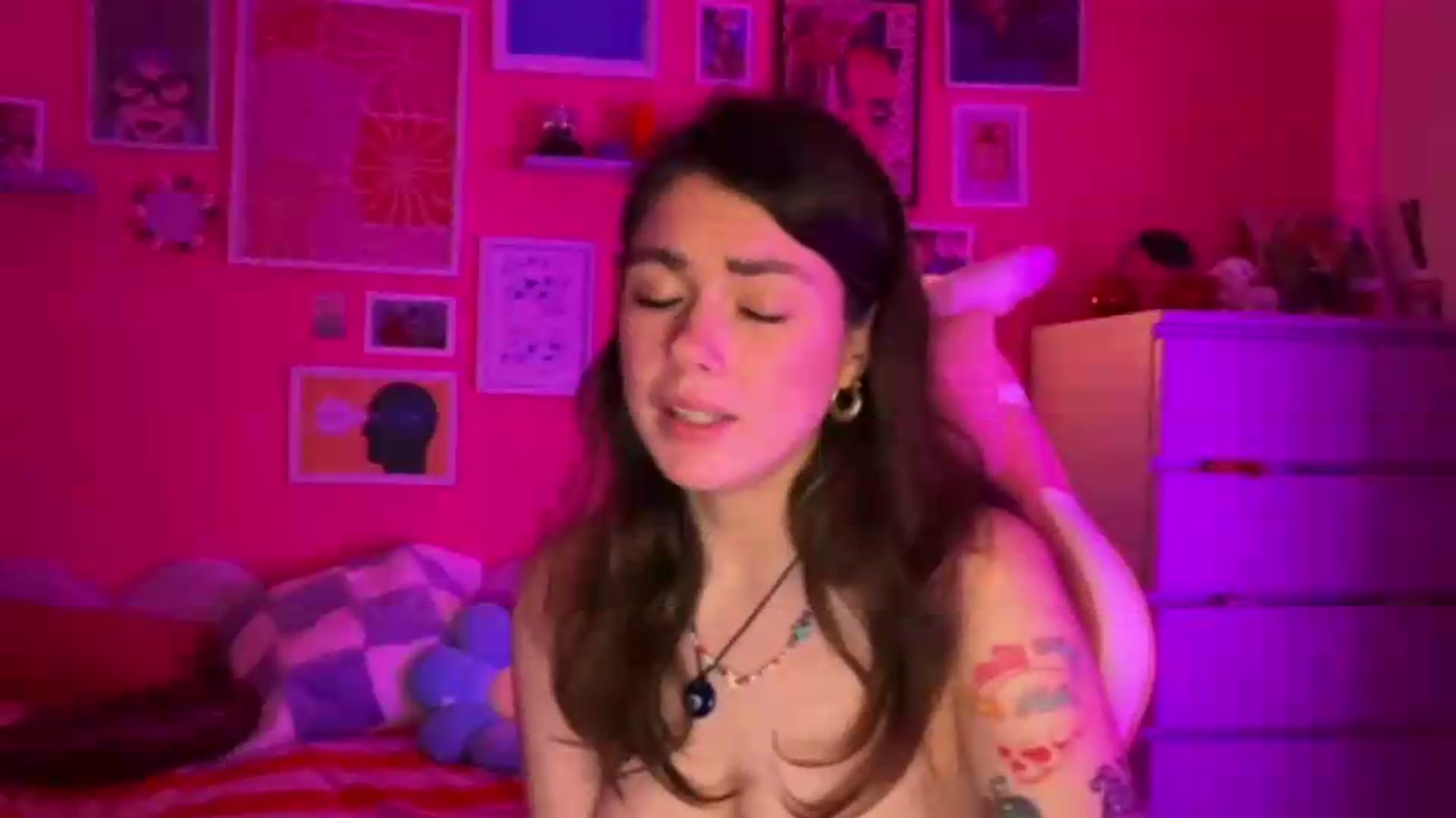 Gallery image thumbnail from Levanabanana's myfreecams stream on, 05/19/2026, 24:03 image 19 of 20