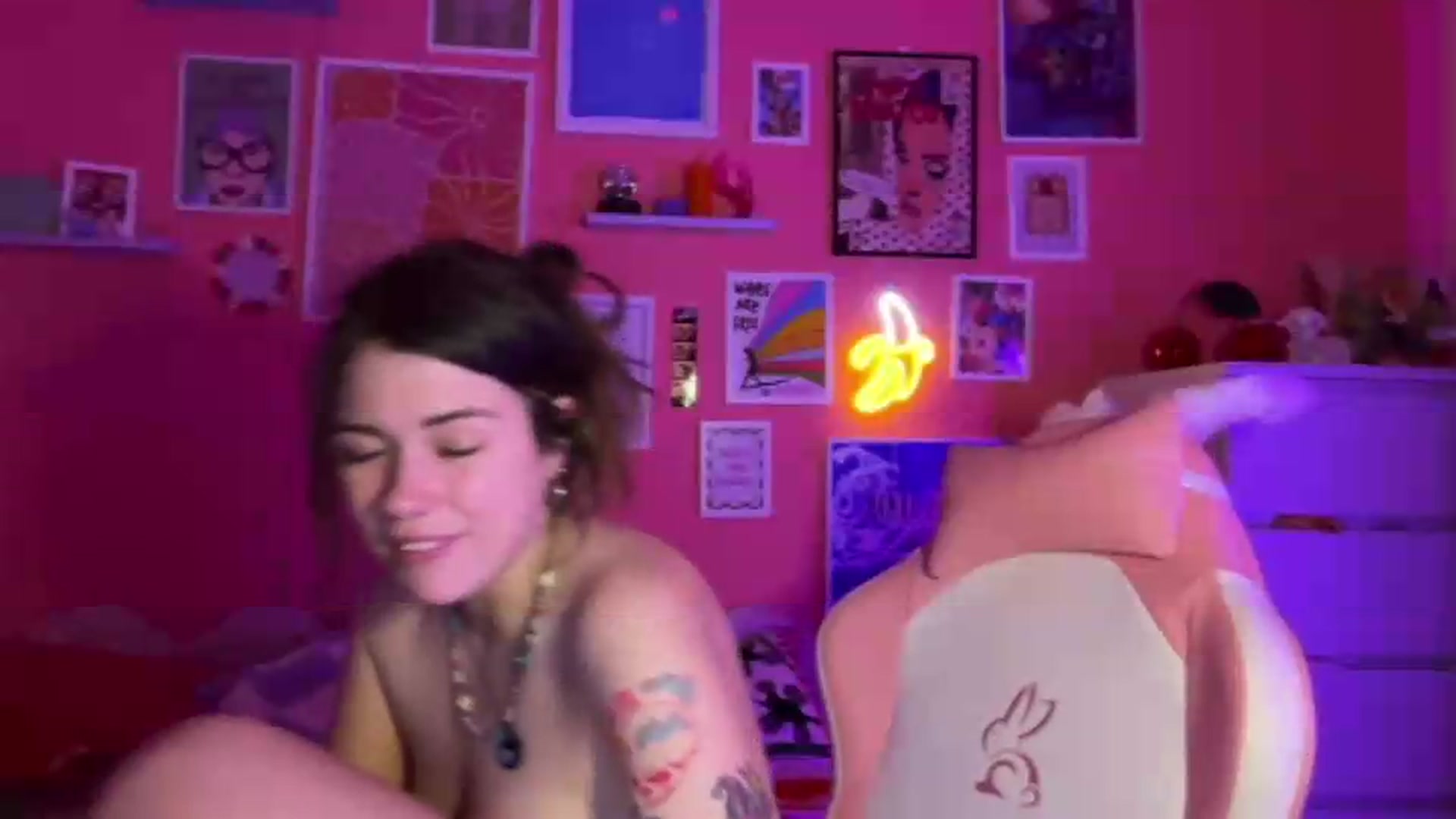 Gallery image thumbnail from Levanabanana's myfreecams stream on, 05/19/2026, 02:13 image 16 of 20