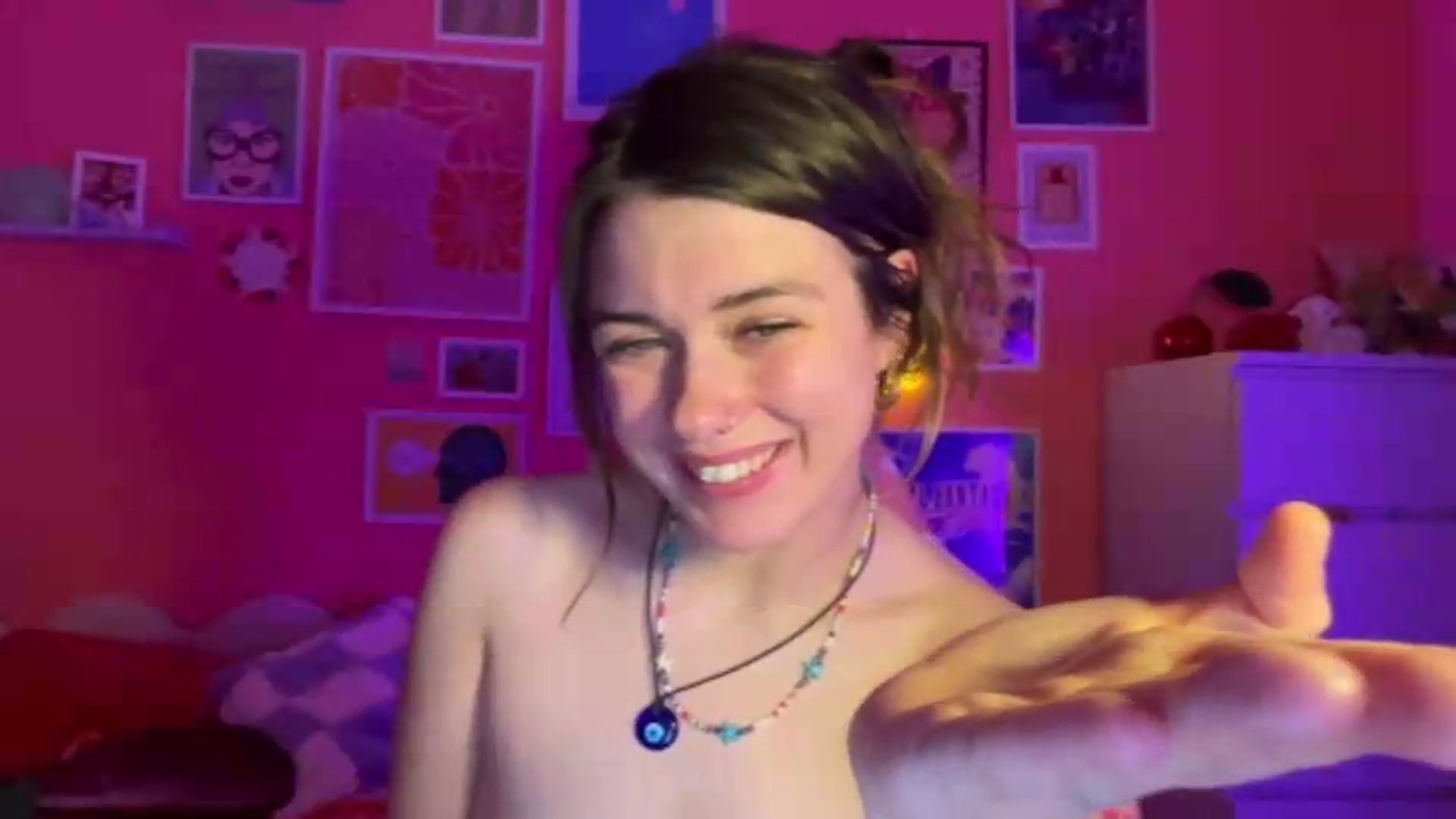 Gallery image thumbnail from Levanabanana's myfreecams stream on, 05/19/2026, 02:13 image 14 of 20