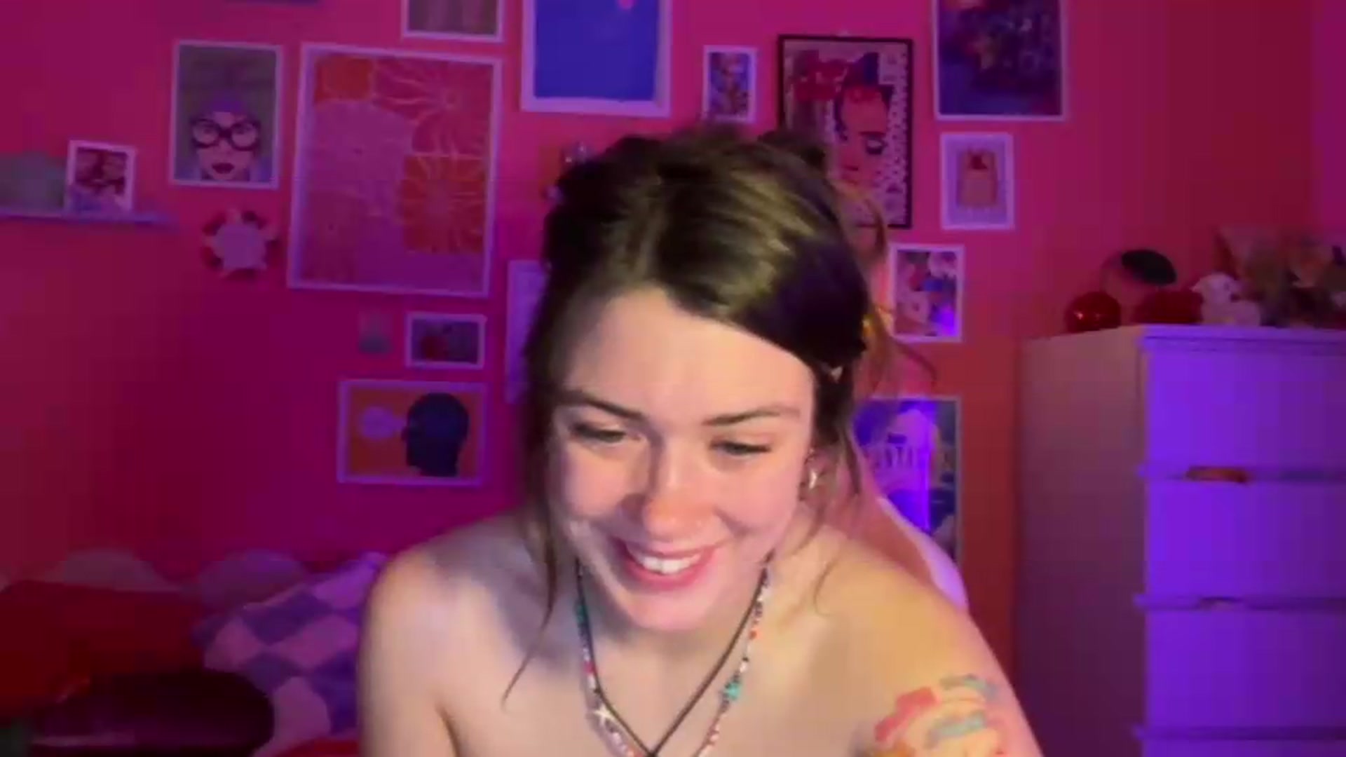 Gallery image thumbnail from Levanabanana's myfreecams stream on, 05/19/2026, 02:13 image 13 of 20