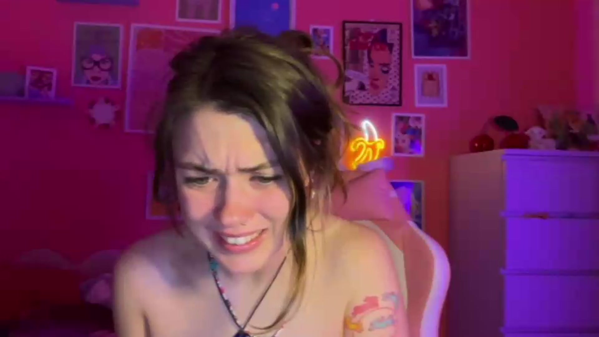 Gallery image thumbnail from Levanabanana's myfreecams stream on, 05/19/2026, 02:13 image 17 of 20
