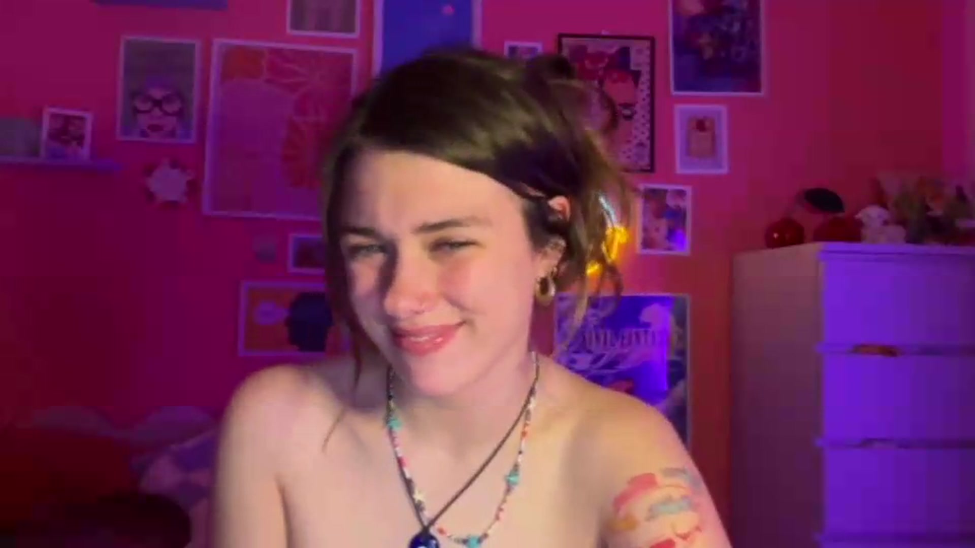 Gallery image thumbnail from Levanabanana's myfreecams stream on, 05/19/2026, 02:13 image 15 of 20