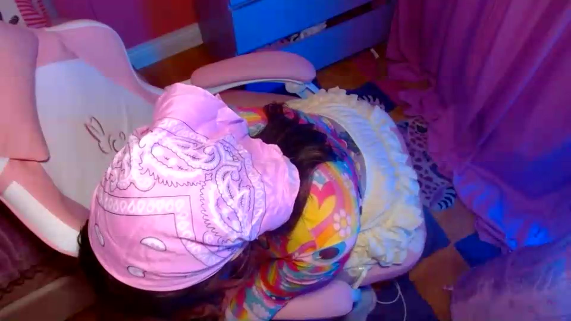 Gallery image thumbnail from Levanabanana's myfreecams stream on, 06/15/2026, 01:01 image 5 of 20