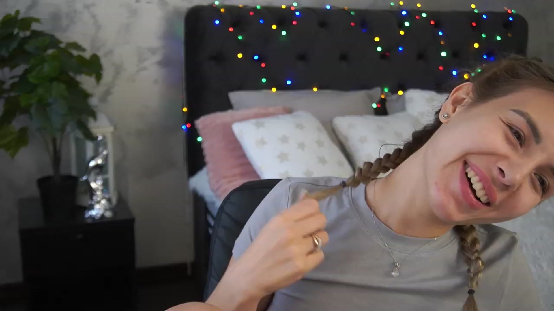 Gallery image thumbnail from LexaIce's myfreecams stream on, 03/20/2023, 13:12 image 4 of 20