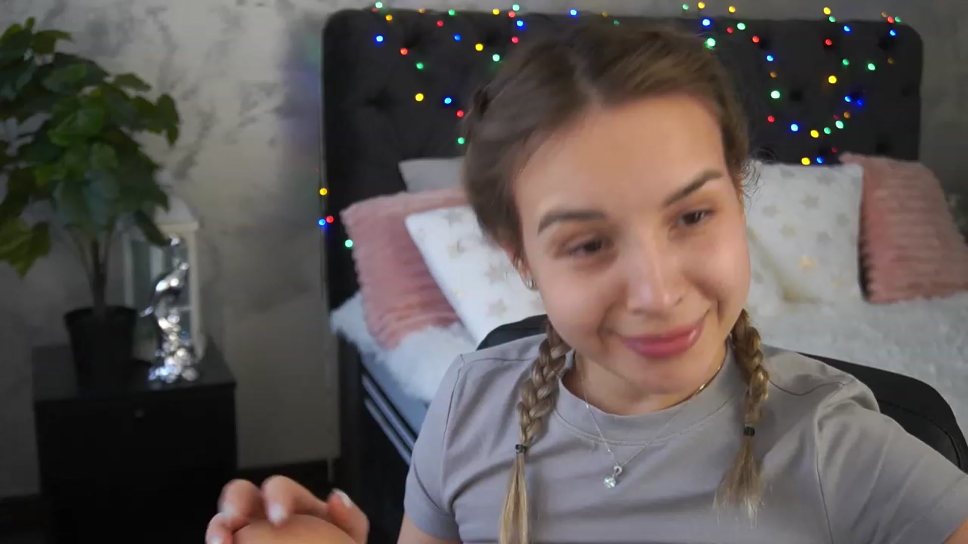 Gallery image thumbnail from LexaIce's myfreecams stream on, 03/20/2023, 13:12 image 14 of 20