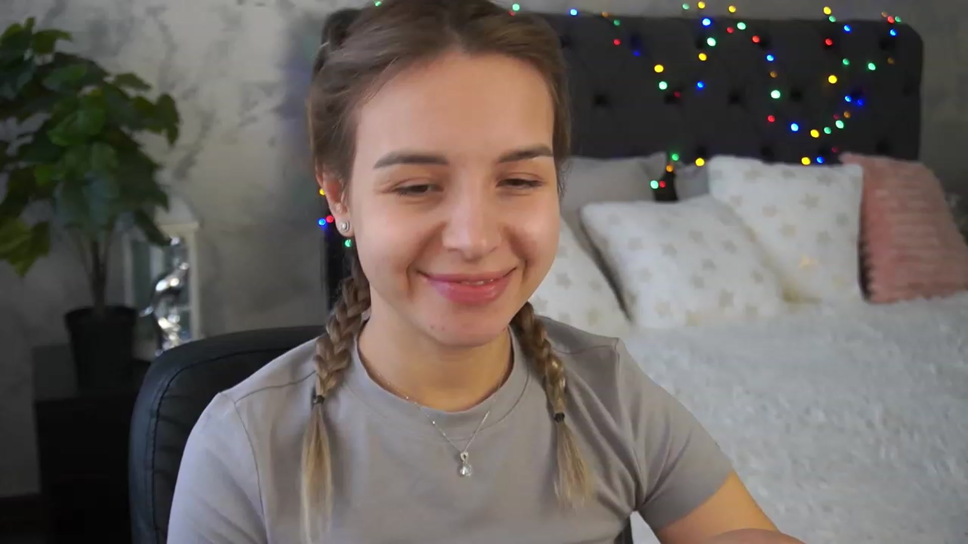 Gallery image thumbnail from LexaIce's myfreecams stream on, 03/20/2023, 13:12 image 10 of 20