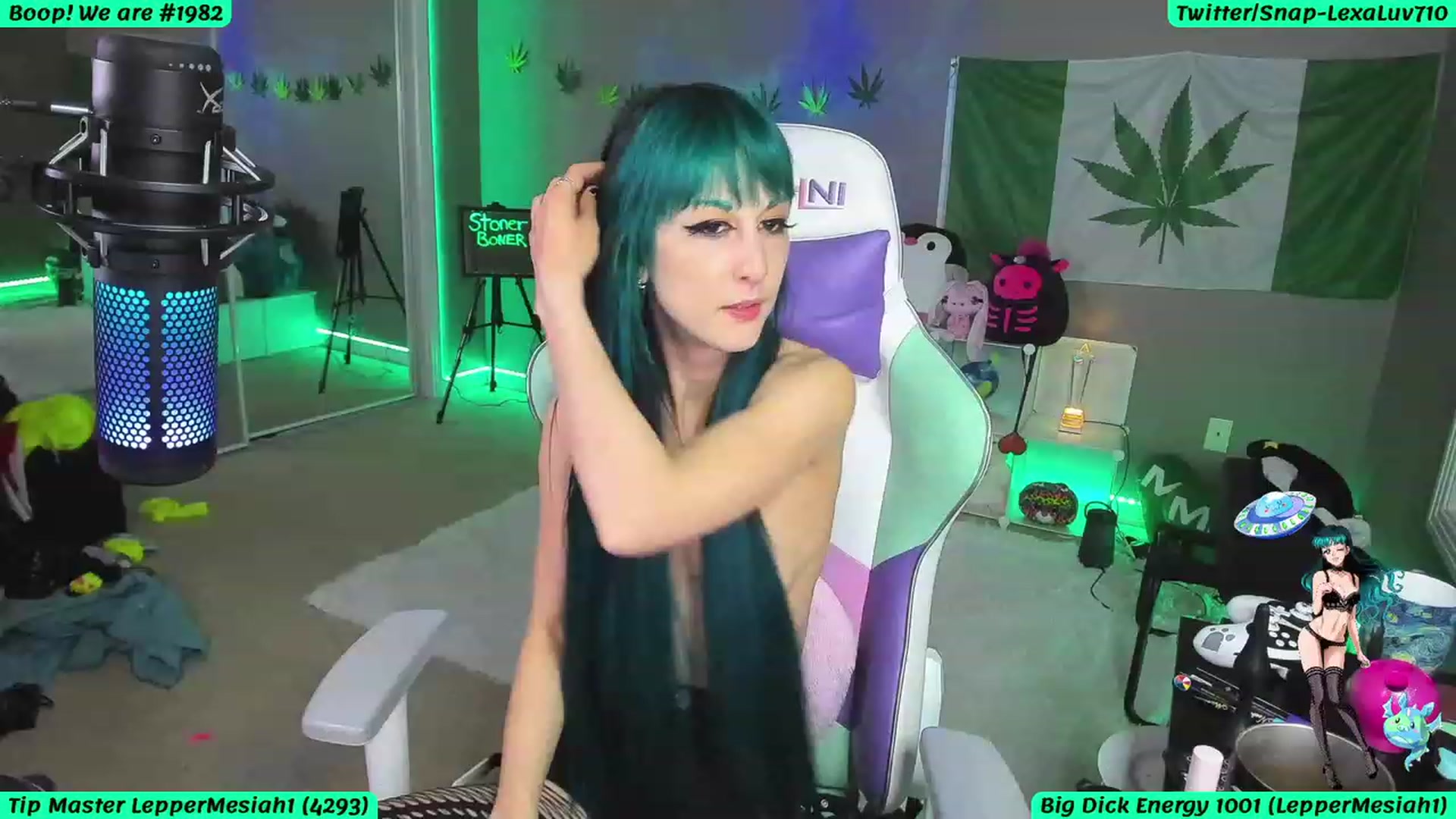 Gallery image thumbnail from LexaLuv's myfreecams stream on, 04/06/2023, 07:14 image 8 of 20