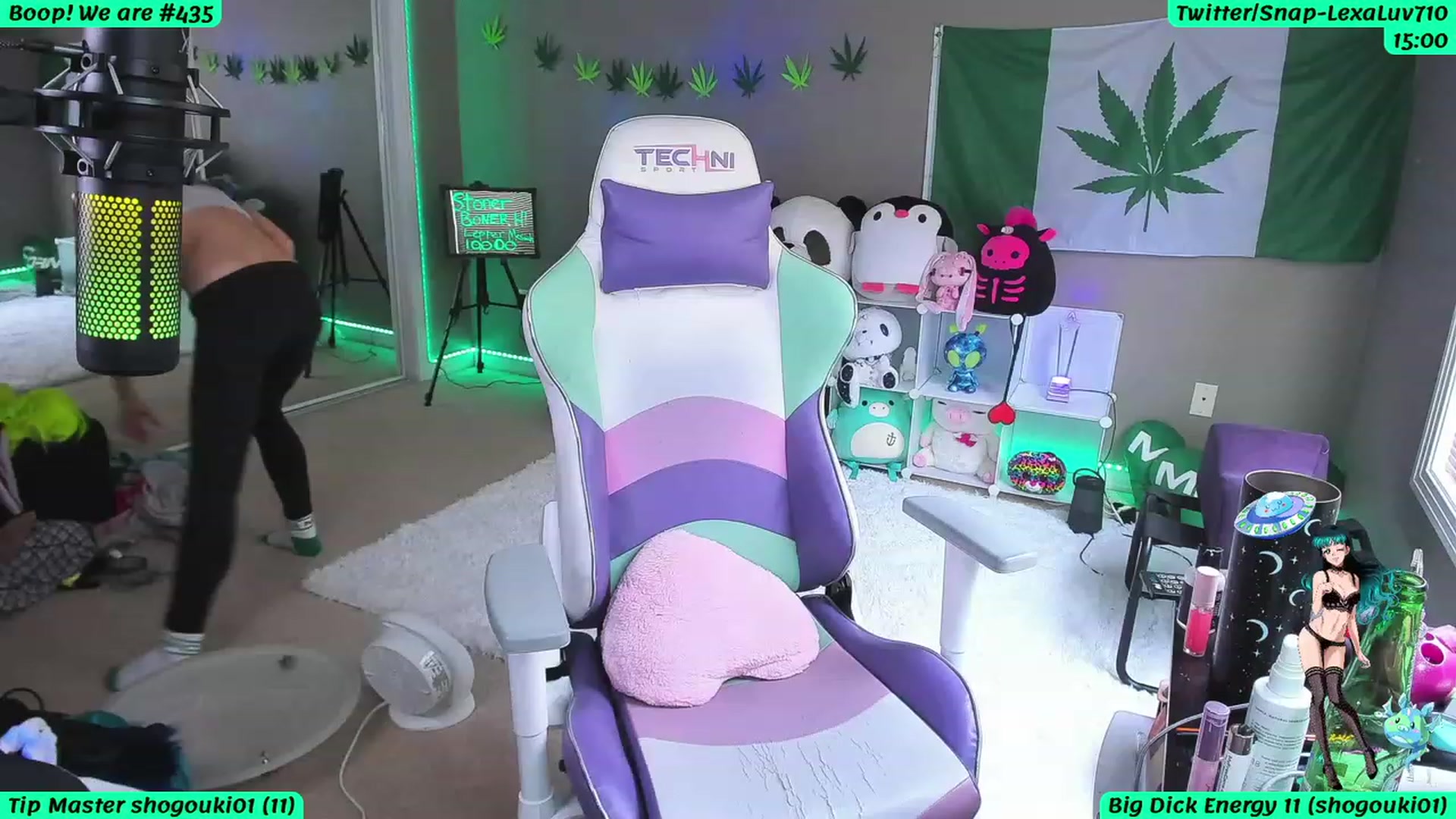 Gallery image thumbnail from LexaLuv's myfreecams stream on, 04/26/2023, 24:03 image 13 of 20