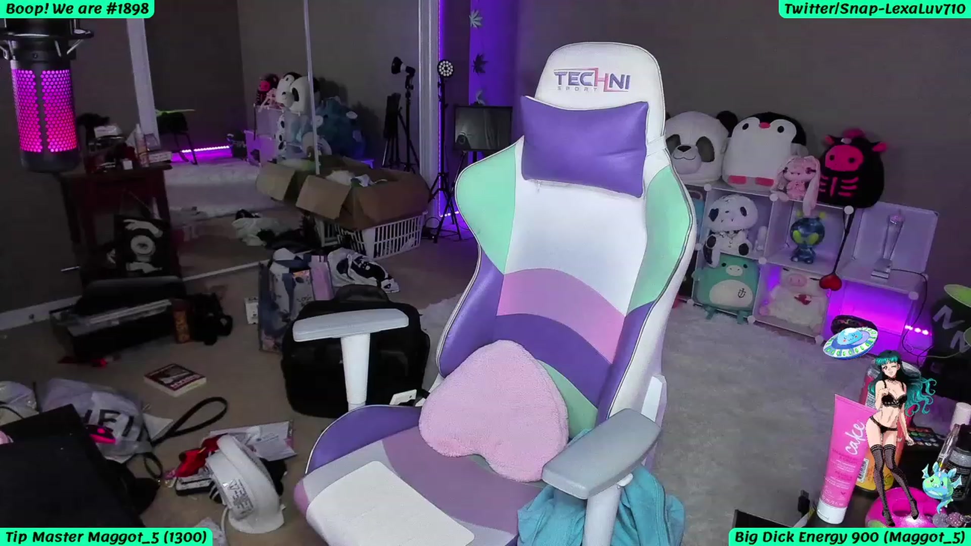 Gallery image thumbnail from LexaLuv's myfreecams stream on, 06/03/2023, 06:27 image 10 of 20