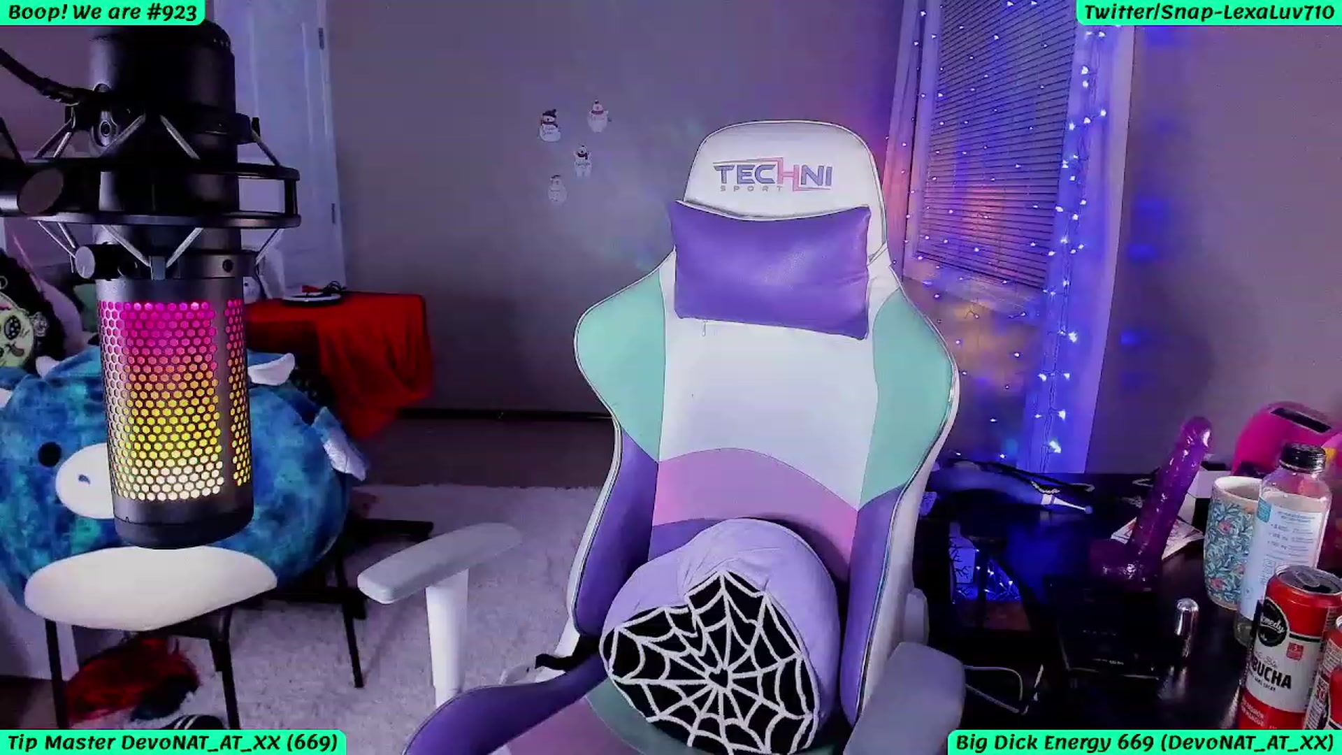 Gallery image thumbnail from LexaLuv's myfreecams stream on, 01/10/2024, 05:43 image 12 of 20