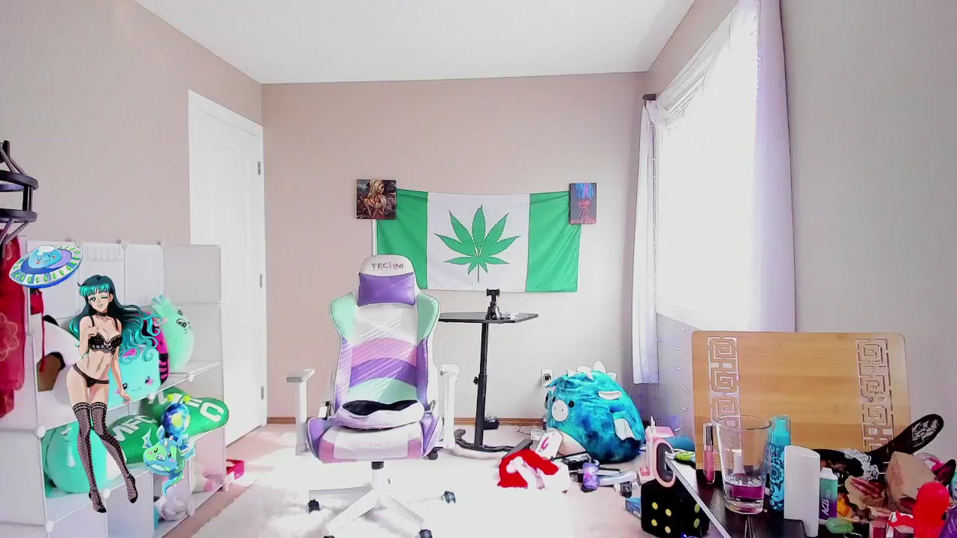 Gallery image thumbnail from LexaLuv's myfreecams stream on, 06/20/2024, 24:43 image 19 of 20