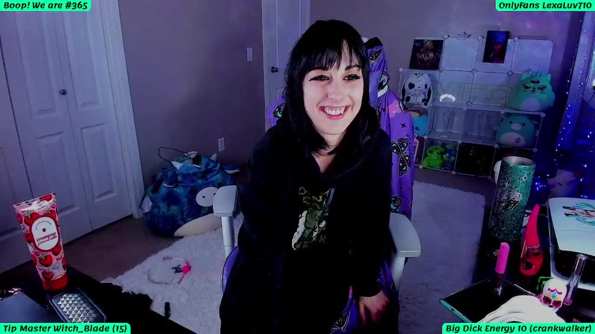 Gallery image thumbnail from LexaLuv's myfreecams stream on, 04/10/2025, 04:02 image 10 of 20