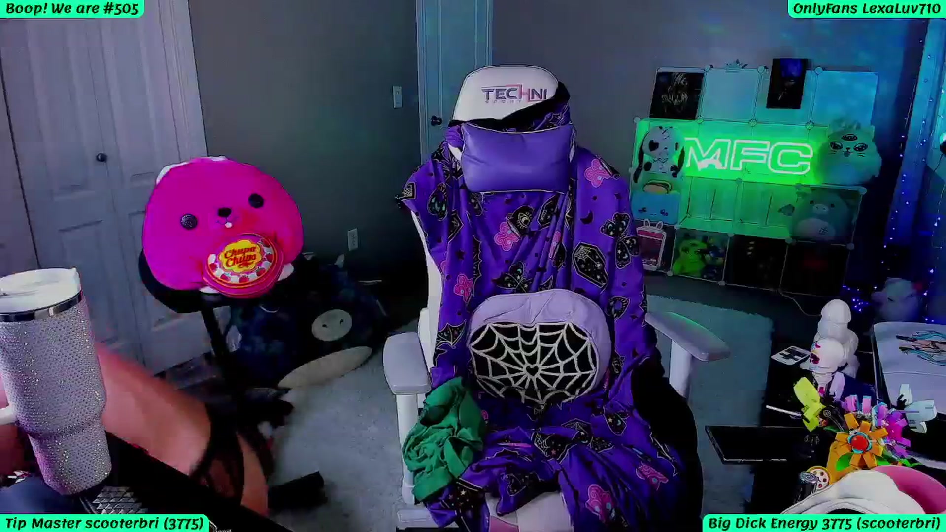 Gallery image thumbnail from LexaLuv's myfreecams stream on, 04/21/2025, 05:45 image 6 of 20
