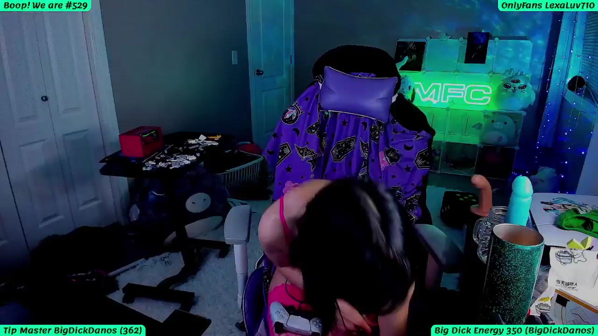 Gallery image thumbnail from LexaLuv's myfreecams stream on, 05/20/2025, 08:38 image 10 of 20