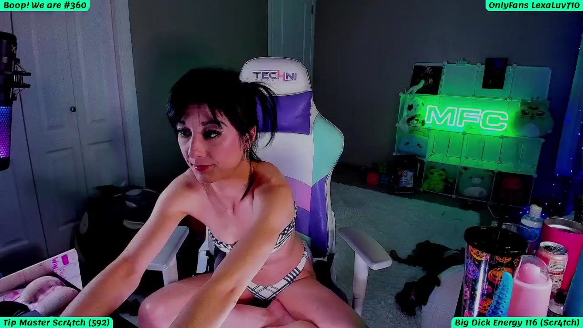 Gallery image thumbnail from LexaLuv's myfreecams stream on, 10/20/2025, 06:41 image 16 of 20