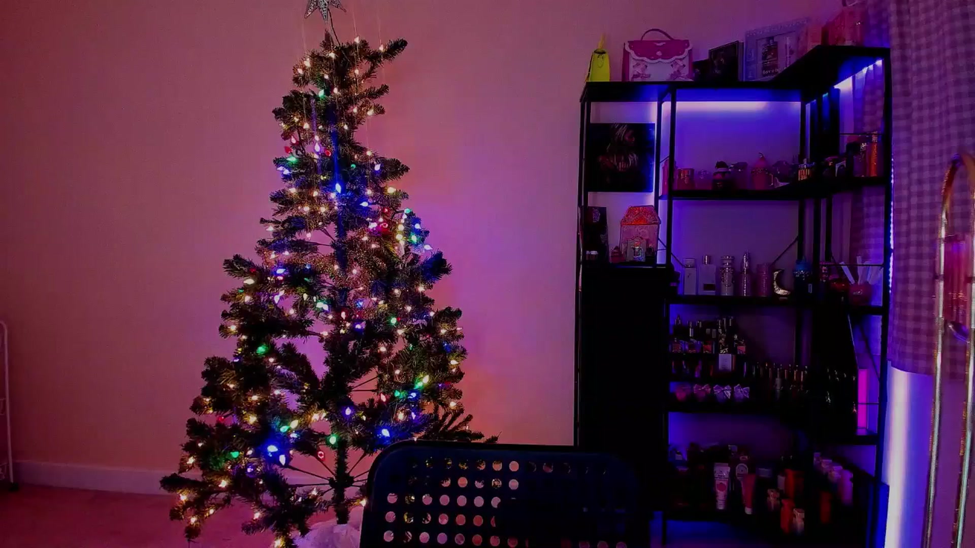 Gallery image thumbnail from LexaLuv's myfreecams stream on, 12/24/2025, 07:12 image 1 of 20