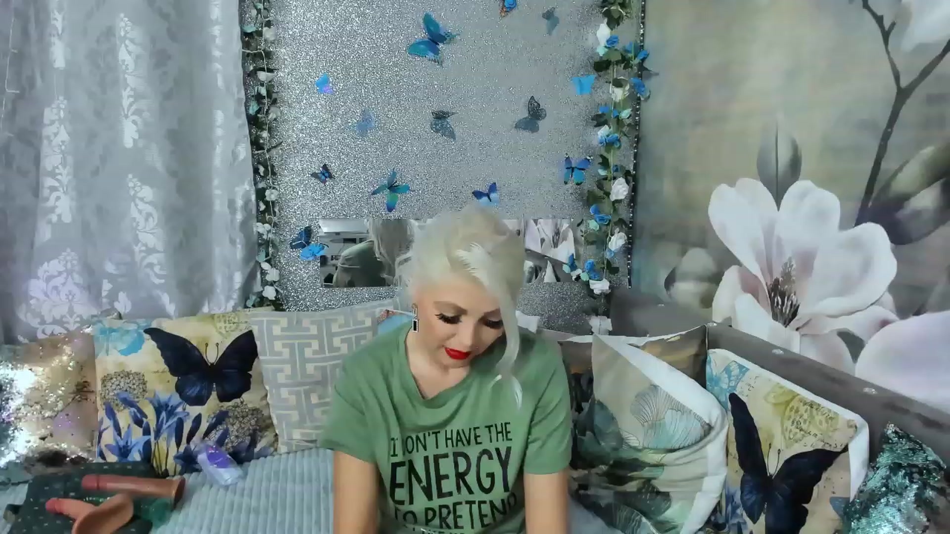Gallery image thumbnail from Lexax's myfreecams stream on, 12/17/2022, 02:47 image 10 of 20