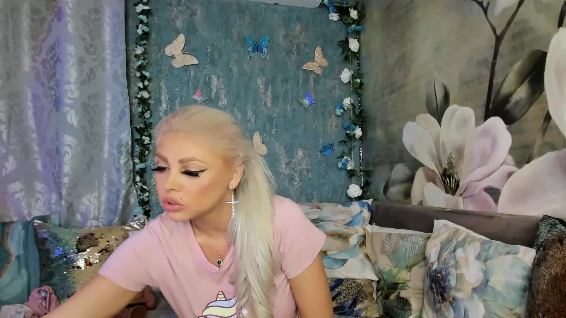 Gallery image thumbnail from Lexax's myfreecams stream on, 04/17/2023, 01:24 image 12 of 20