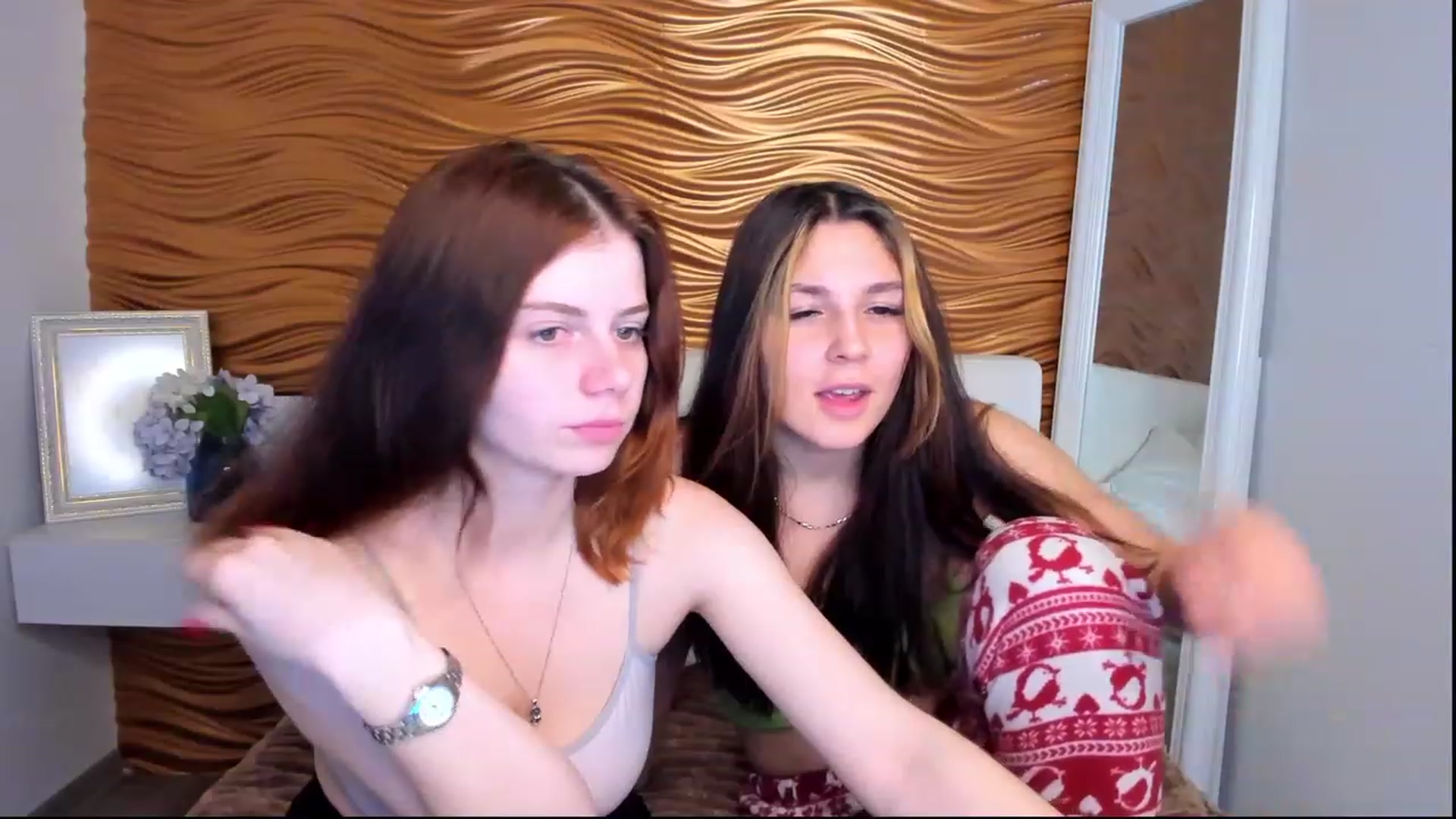 Gallery image thumbnail from LexiDevis's myfreecams stream on, 11/28/2022, 03:43 image 4 of 20