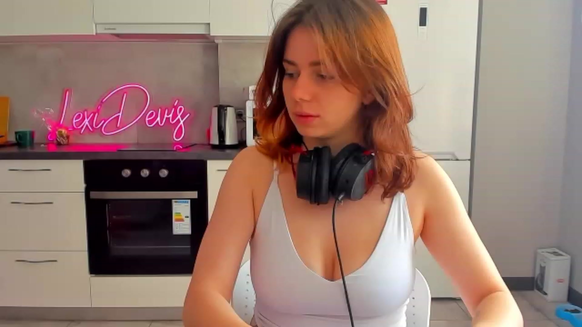 Gallery image thumbnail from LexiDevis's myfreecams stream on, 04/23/2023, 13:28 image 3 of 20
