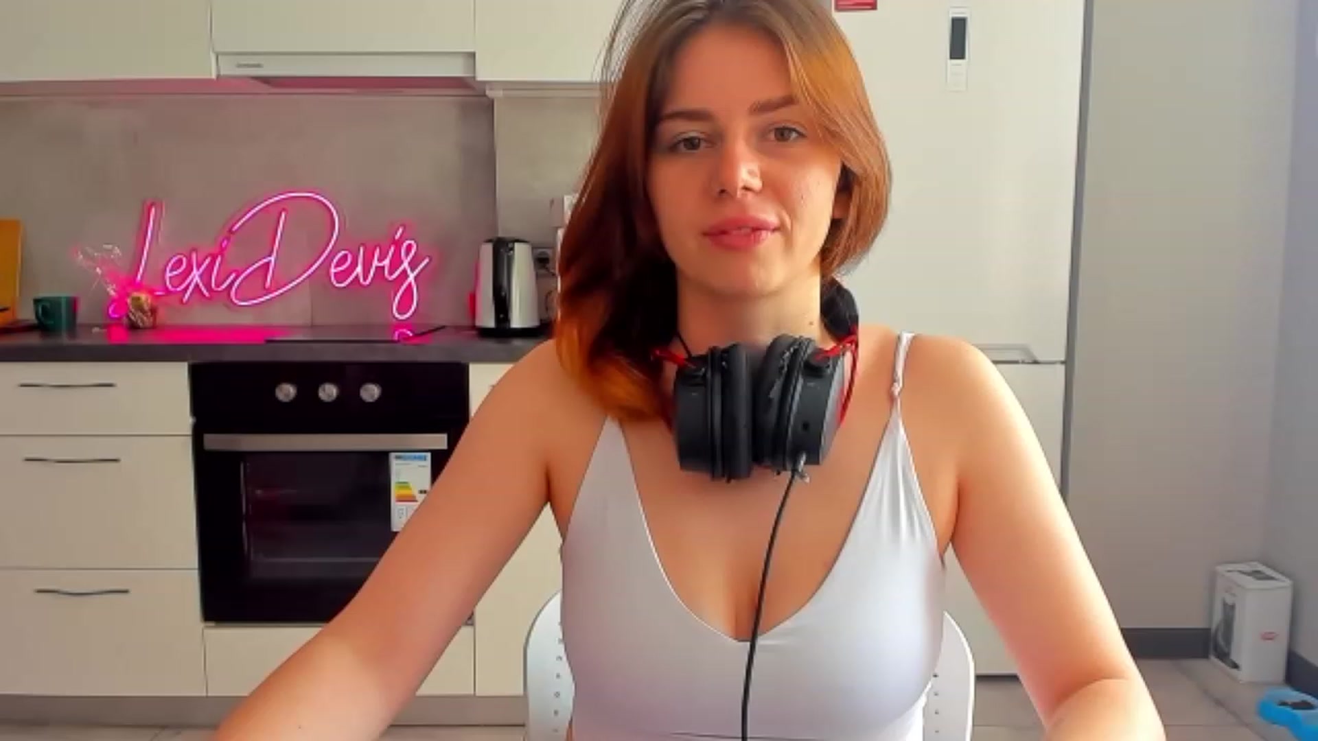 Gallery image thumbnail from LexiDevis's myfreecams stream on, 04/23/2023, 13:28 image 8 of 20