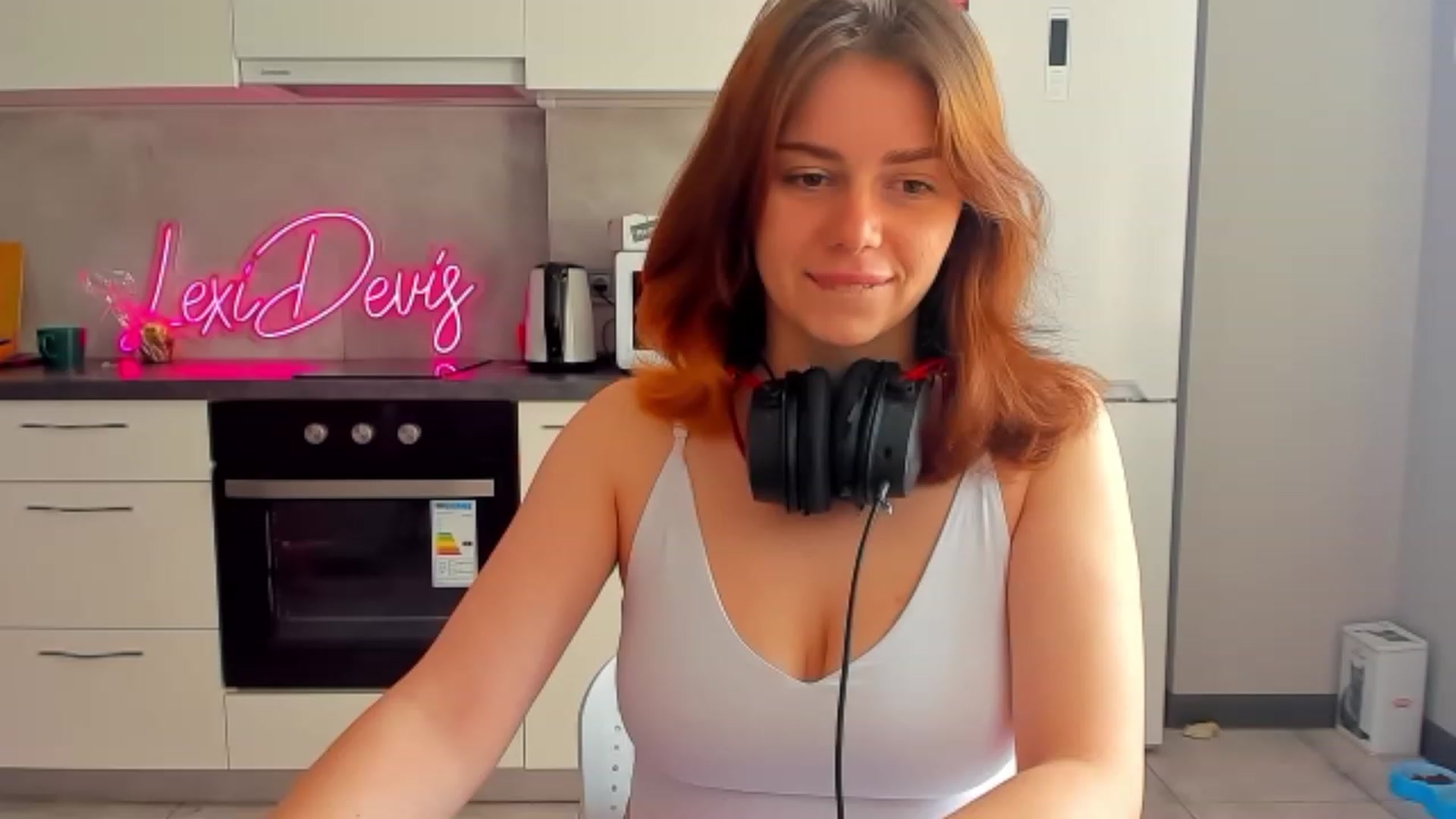 Gallery image thumbnail from LexiDevis's myfreecams stream on, 04/23/2023, 13:28 image 7 of 20