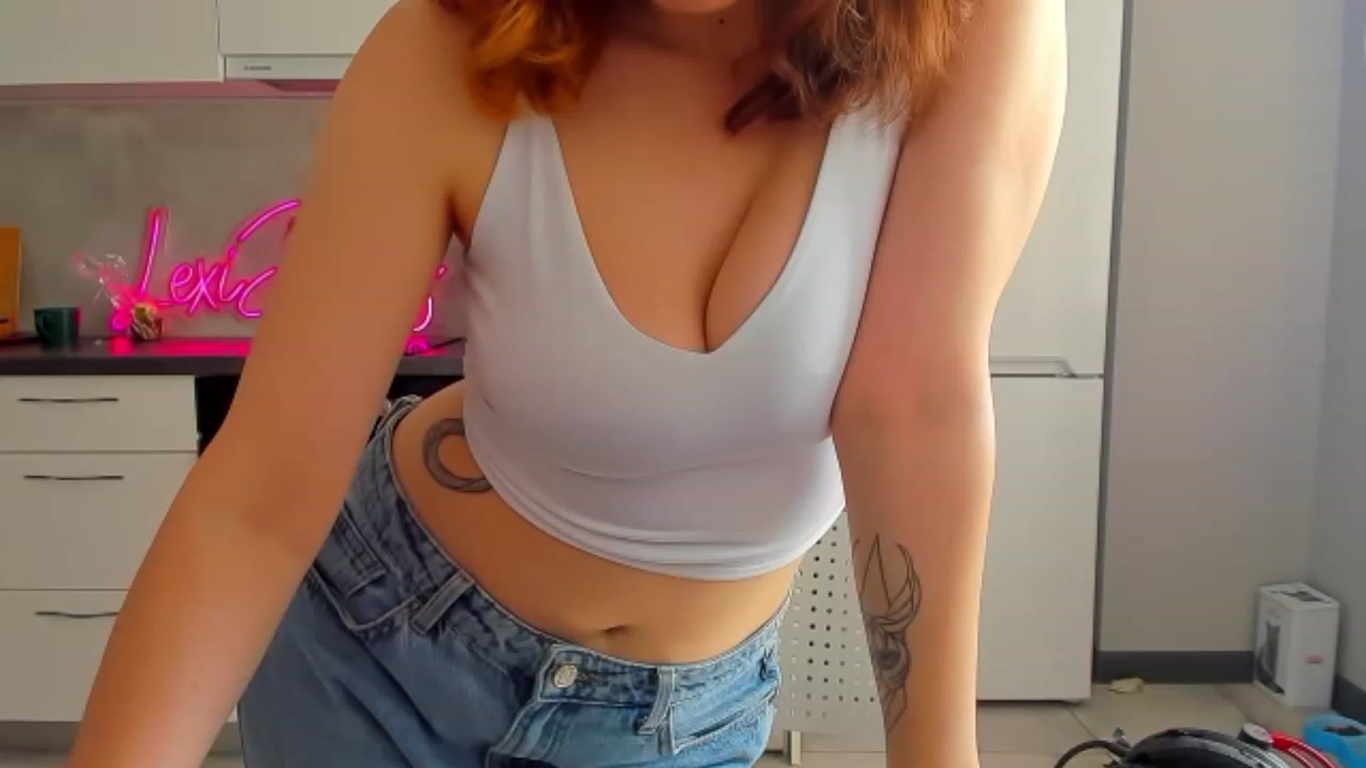 Gallery image thumbnail from LexiDevis's myfreecams stream on, 04/23/2023, 13:28 image 18 of 20
