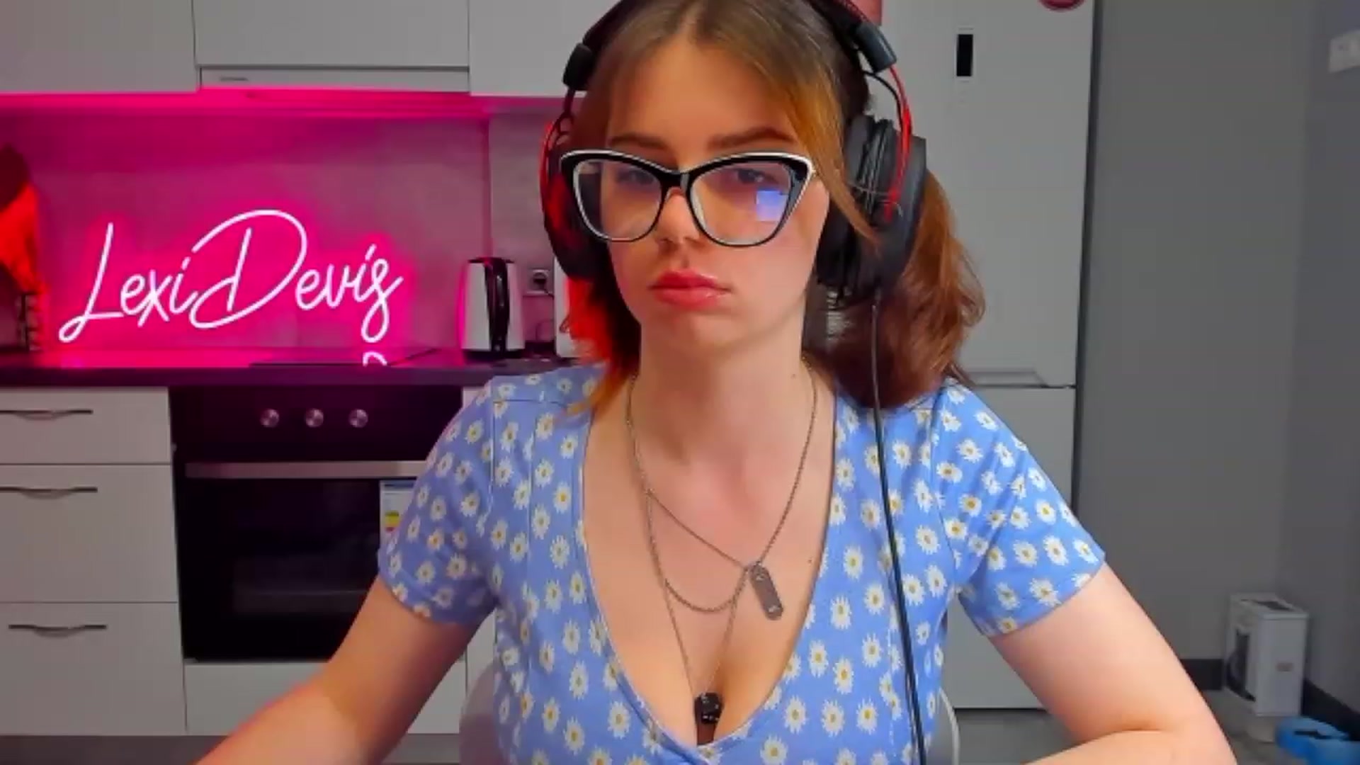 Gallery image thumbnail from LexiDevis's myfreecams stream on, 04/24/2023, 20:30 image 15 of 20