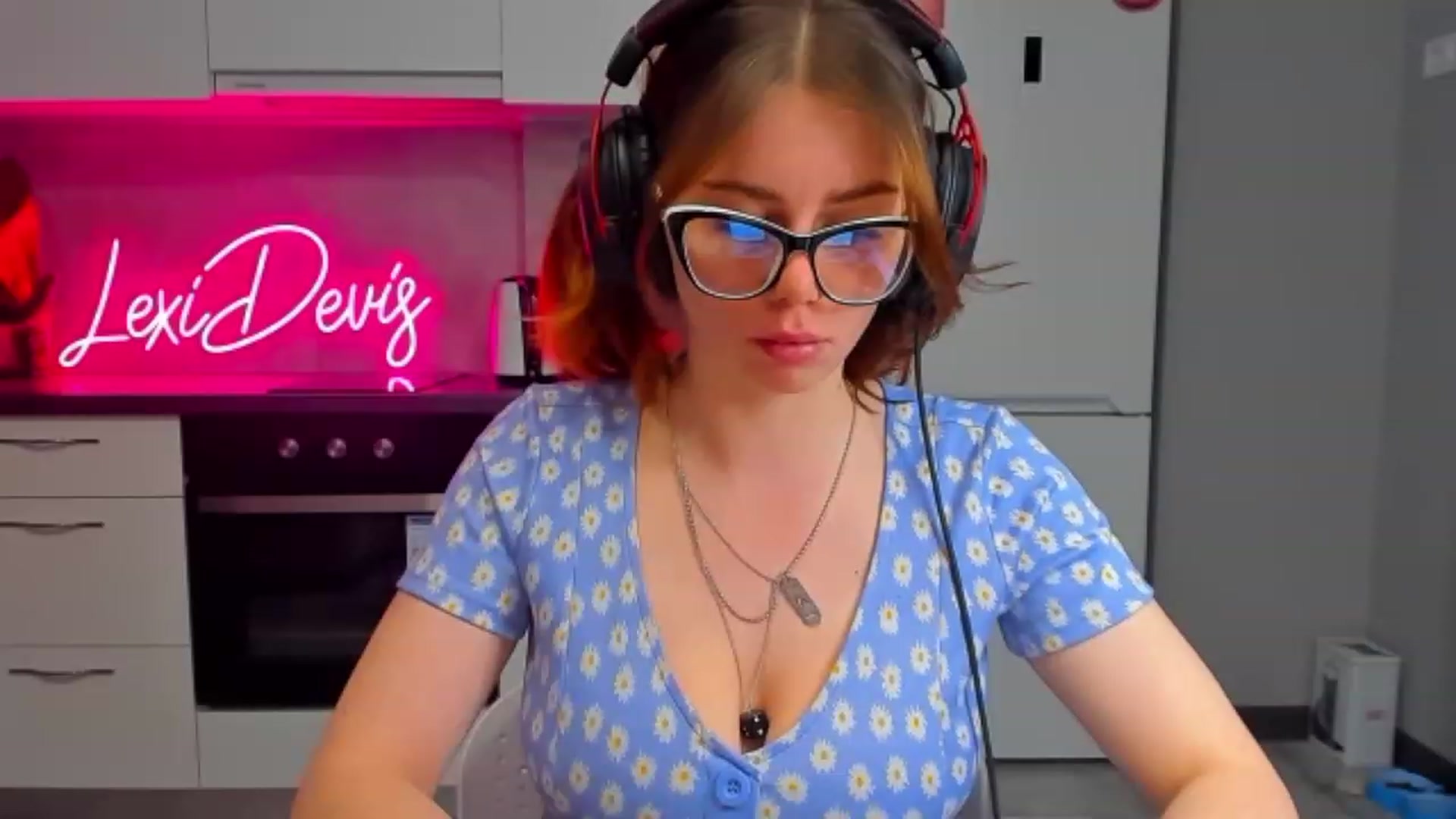 Gallery image thumbnail from LexiDevis's myfreecams stream on, 04/24/2023, 20:30 image 11 of 20