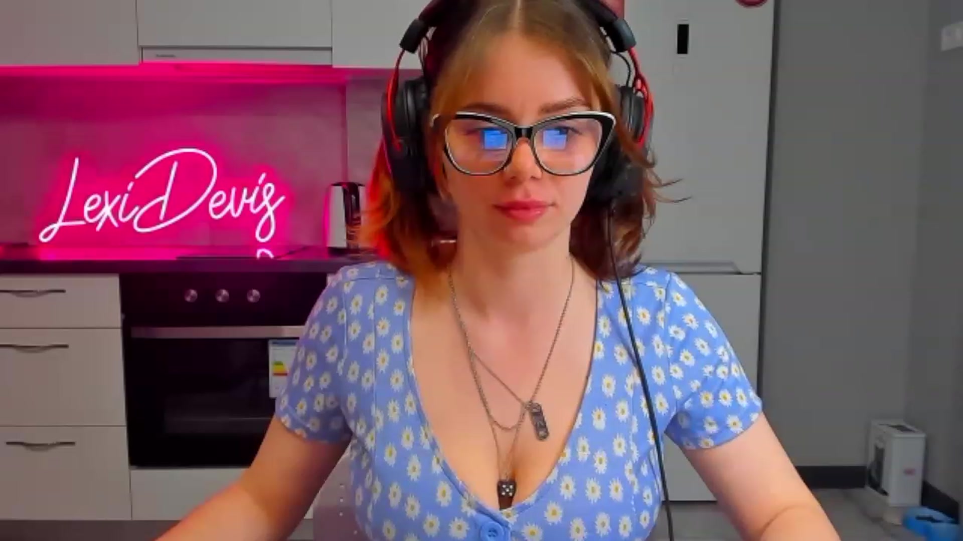 Gallery image thumbnail from LexiDevis's myfreecams stream on, 04/24/2023, 20:30 image 9 of 20
