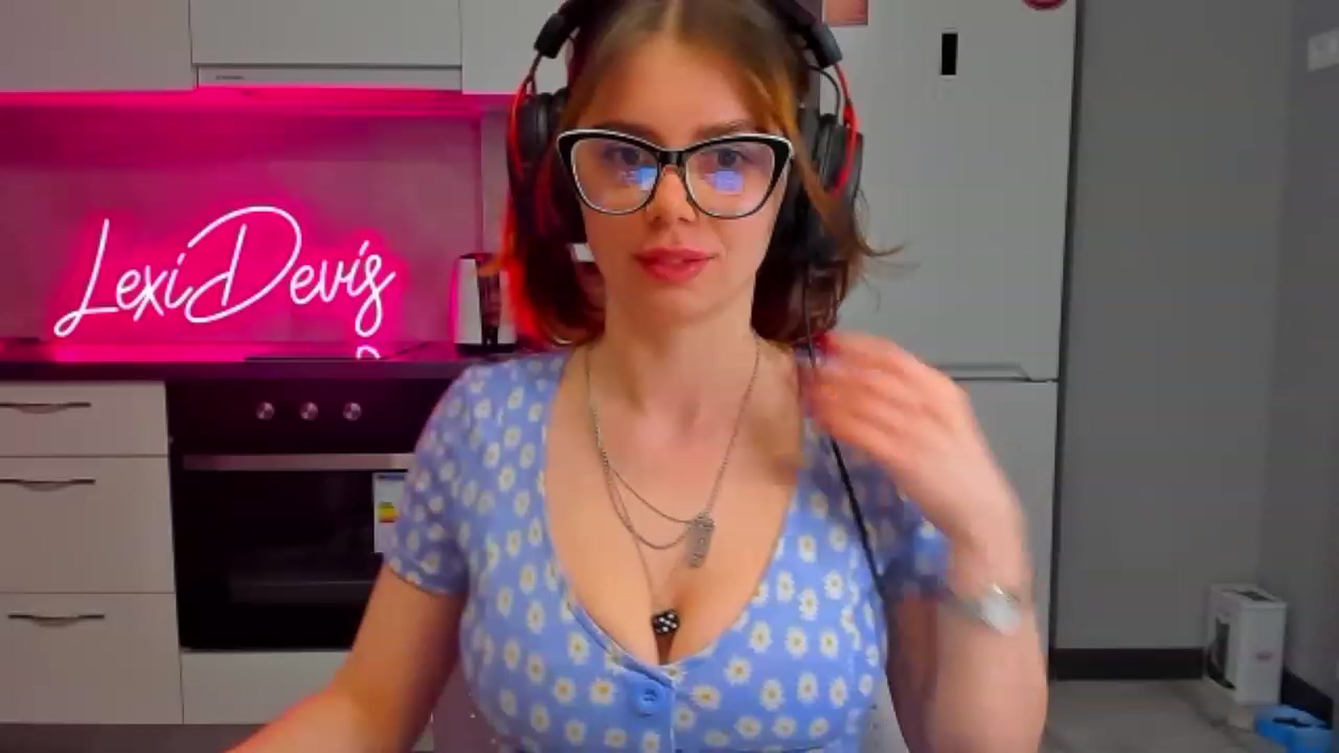 Gallery image thumbnail from LexiDevis's myfreecams stream on, 04/24/2023, 20:30 image 6 of 20