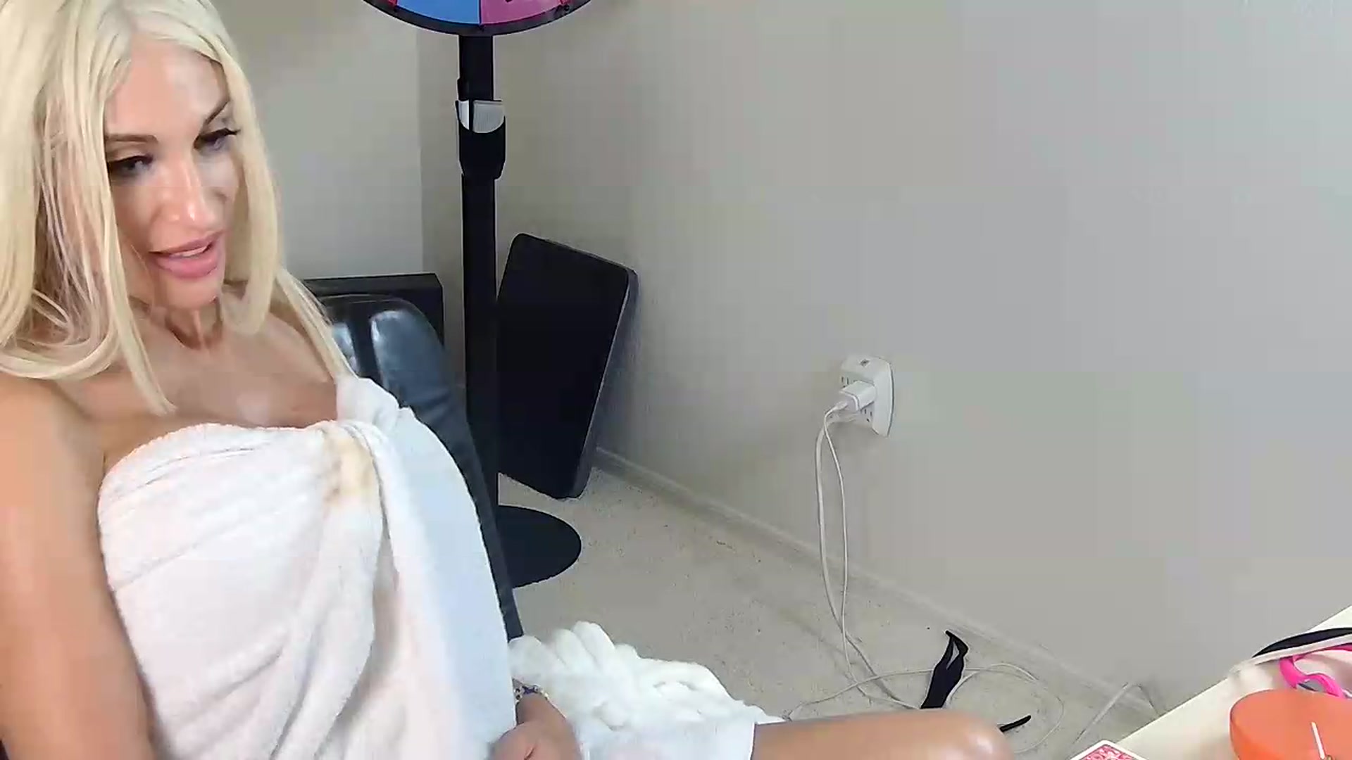 Gallery image thumbnail from LexiFoxx's myfreecams stream on, 09/11/2026, 08:39 image 17 of 20