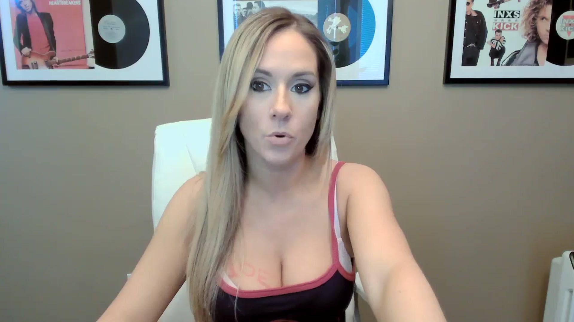 Gallery image thumbnail from LexiHub's myfreecams stream on, 06/30/2024, 01:54 image 10 of 20