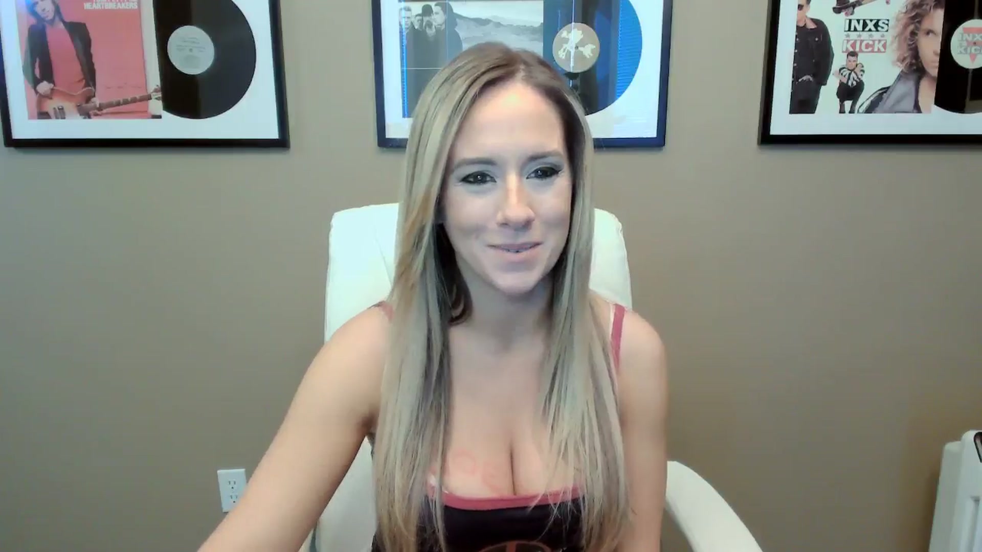 Gallery image thumbnail from LexiHub's myfreecams stream on, 06/30/2024, 01:54 image 16 of 20