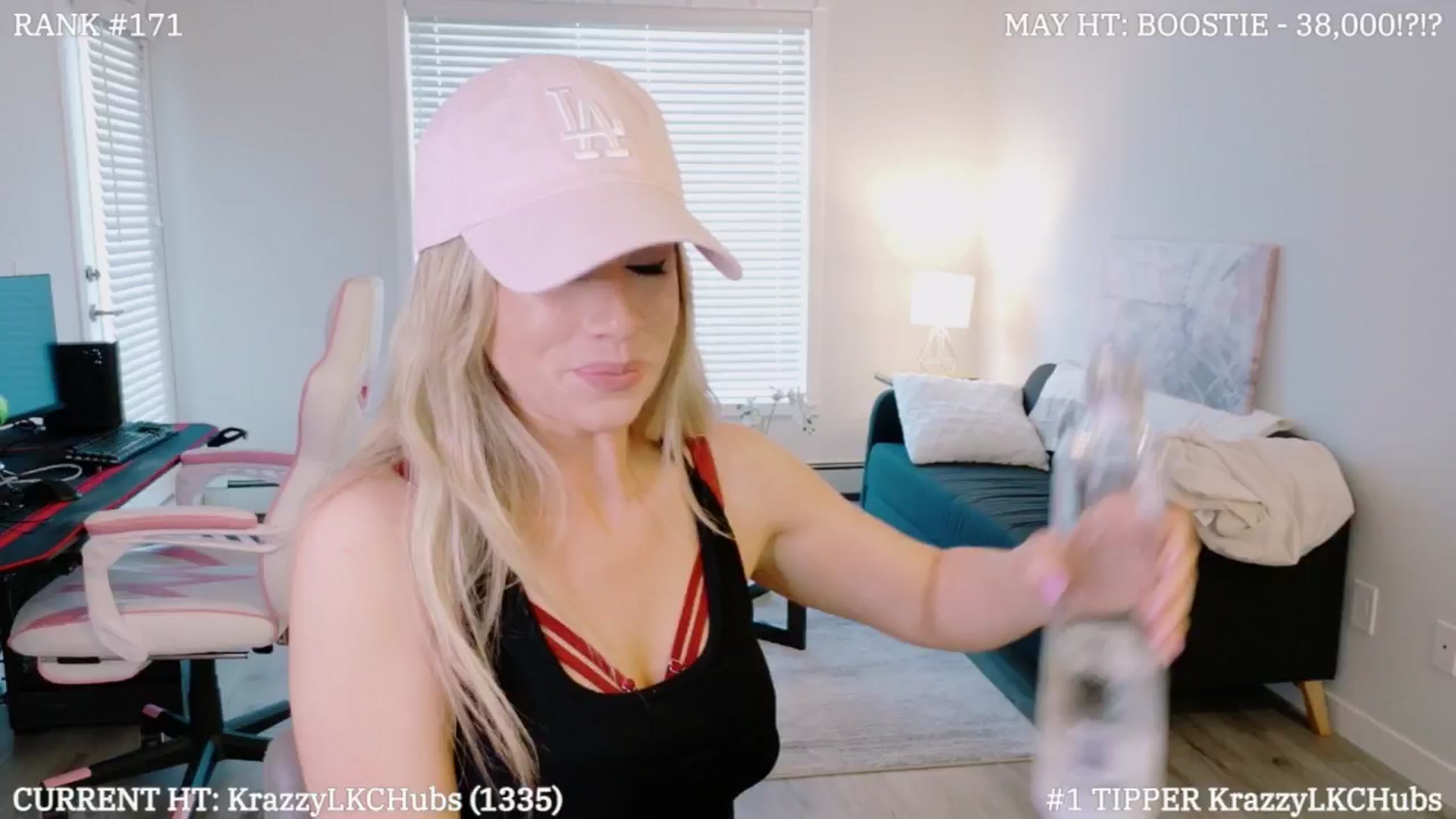 Gallery image thumbnail from LexiHub's myfreecams stream on, 05/31/2025, 01:22 image 12 of 20