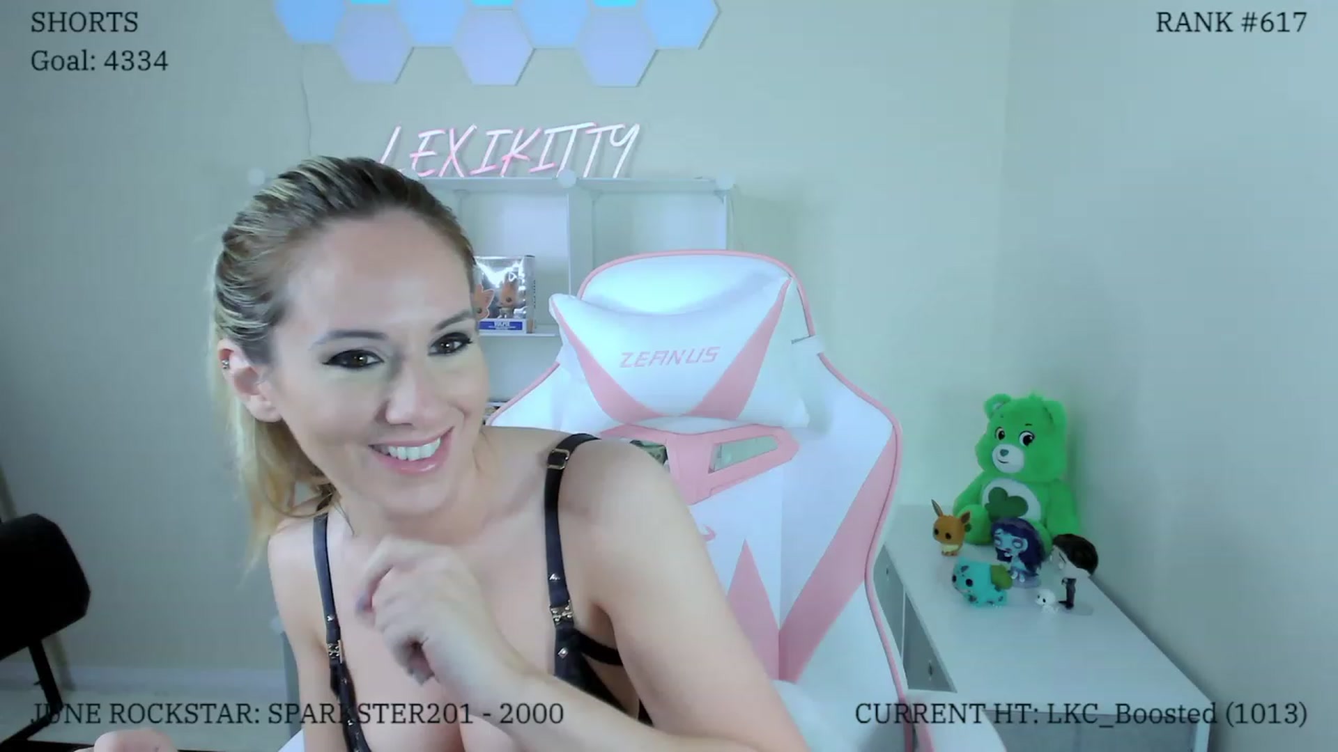 Gallery image thumbnail from LexiKitty_'s myfreecams stream on, 06/13/2023, 02:32 image 19 of 20