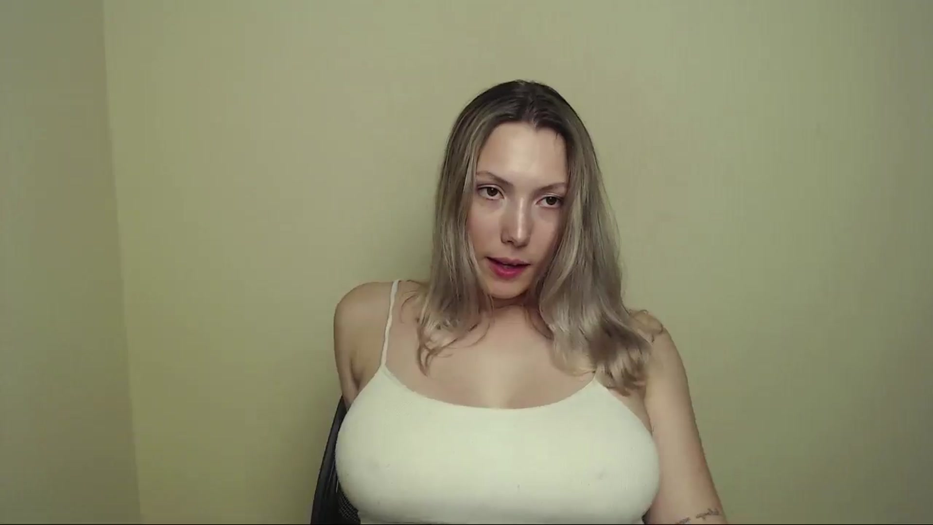 Gallery image thumbnail from LexiLuna_'s myfreecams stream on, 07/14/2025, 21:54 image 15 of 20