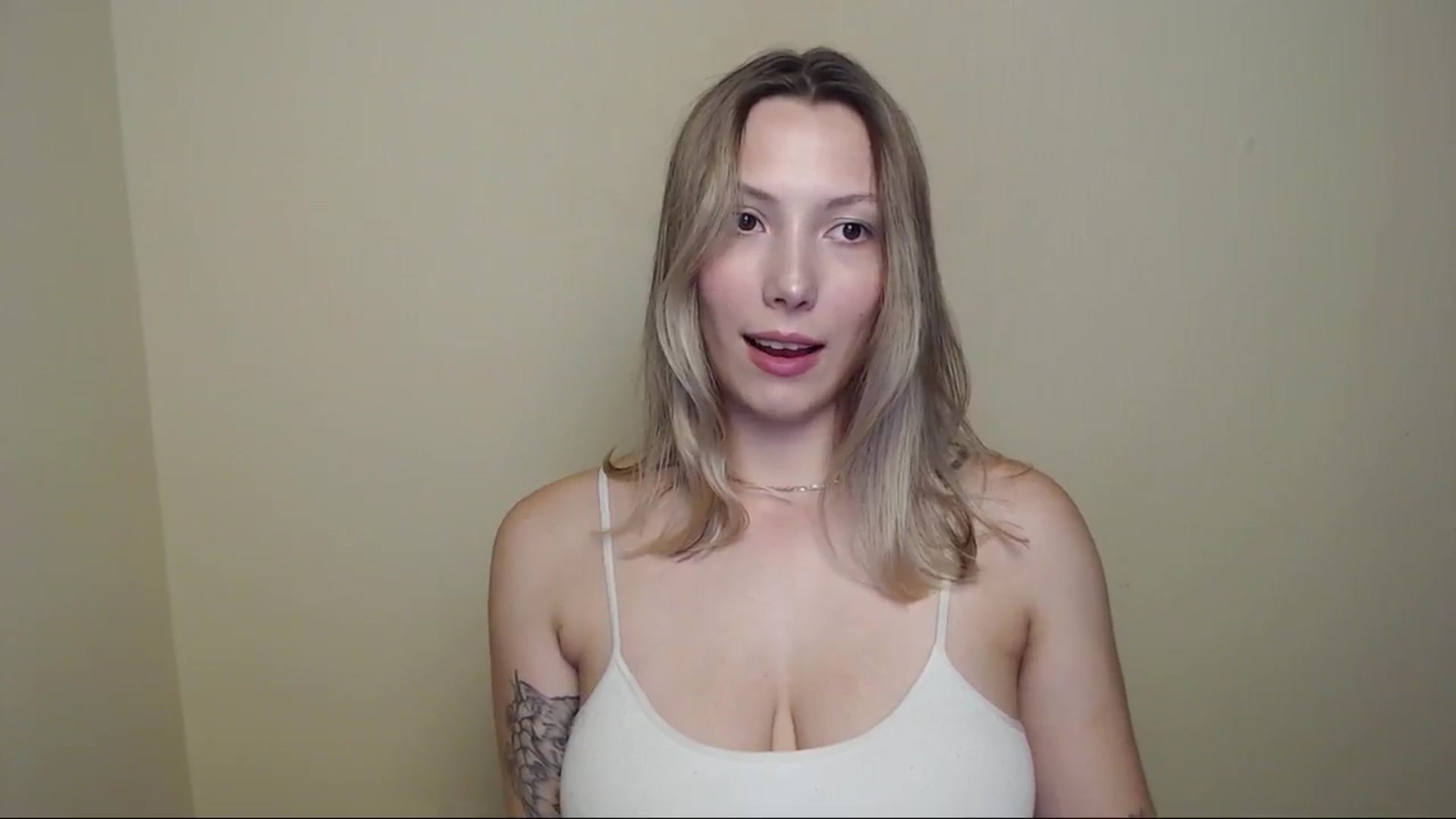 Gallery image thumbnail from LexiLuna_'s myfreecams stream on, 07/28/2025, 17:18 image 9 of 20