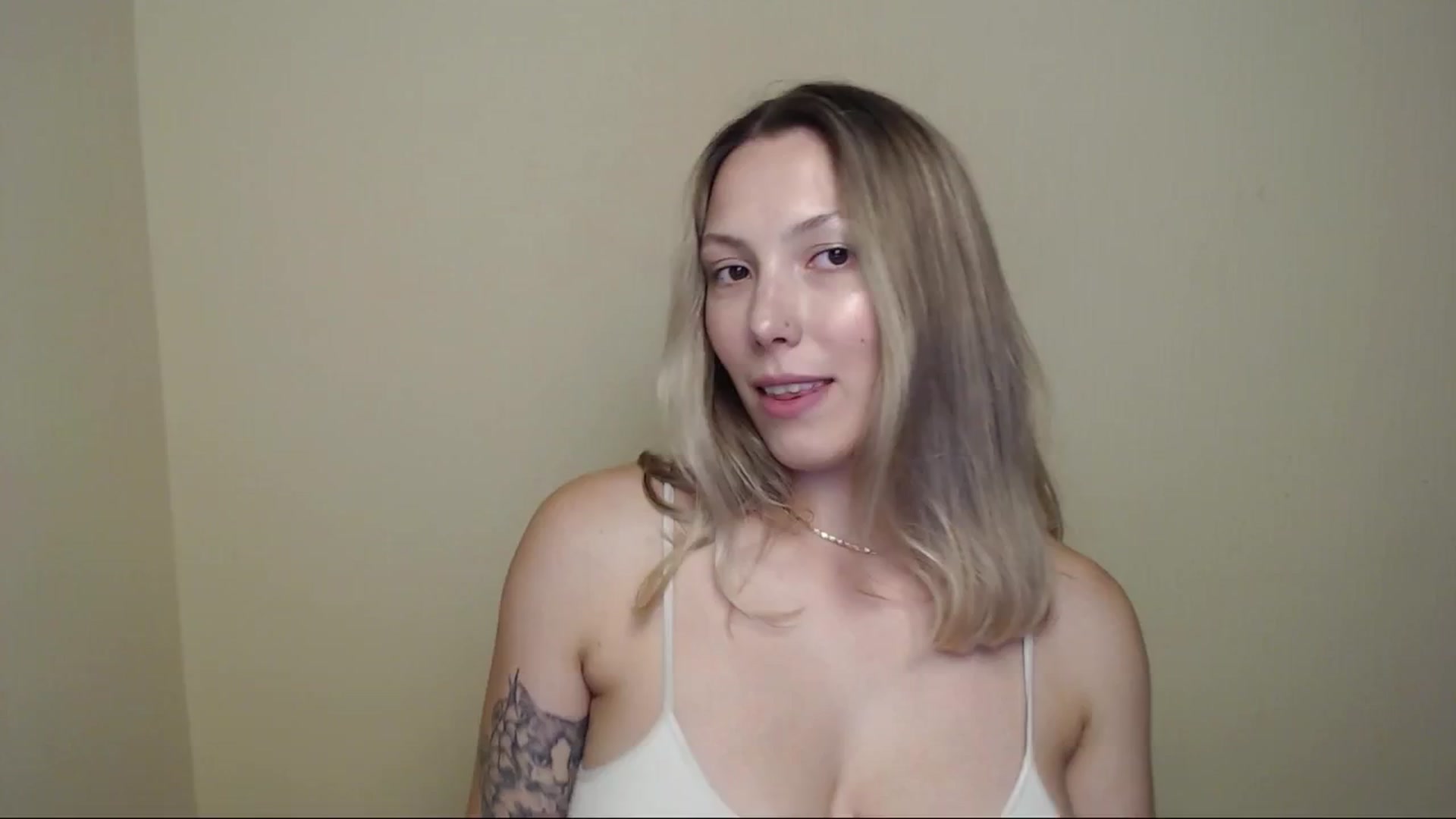 Gallery image thumbnail from LexiLuna_'s myfreecams stream on, 07/28/2025, 18:43 image 16 of 20