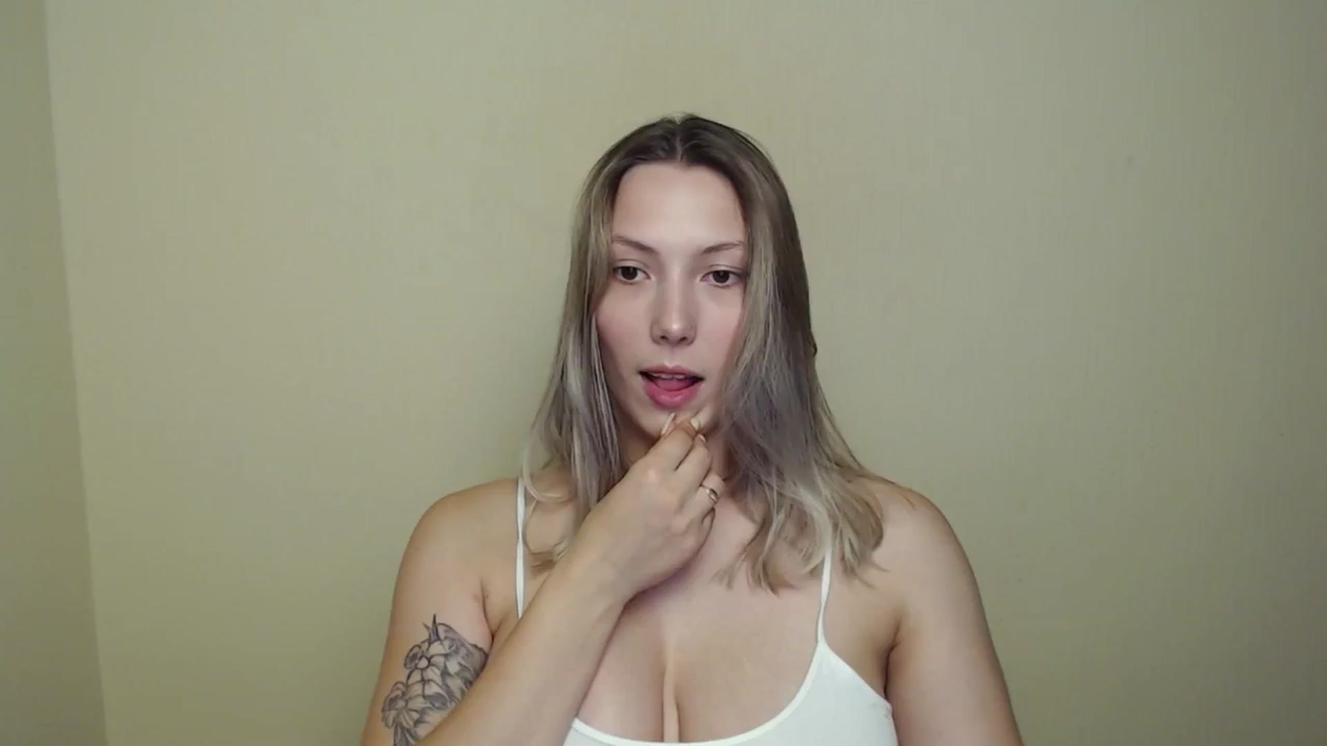 Gallery image thumbnail from LexiLuna_'s myfreecams stream on, 07/31/2025, 19:08 image 16 of 20