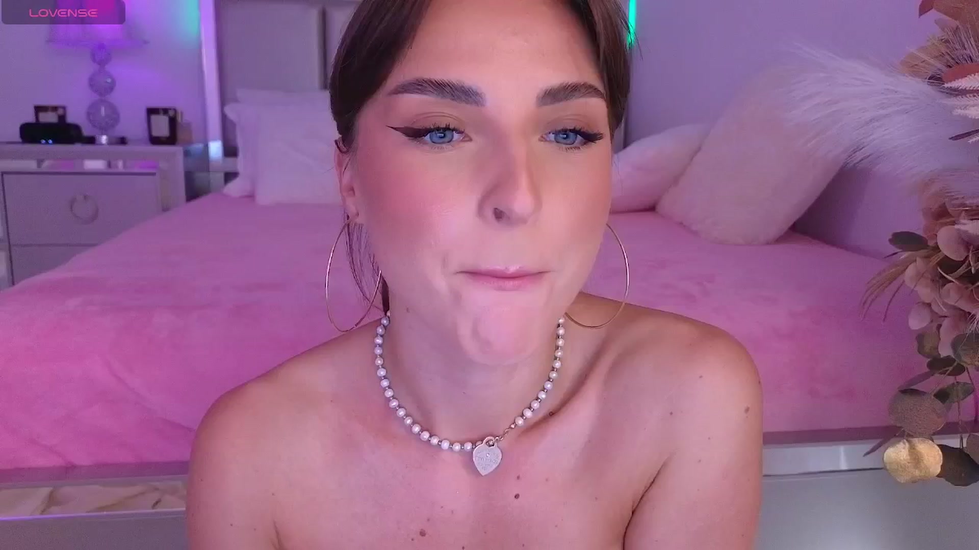 Gallery image thumbnail from LexiQ's myfreecams stream on, 05/12/2025, 08:51 image 6 of 20
