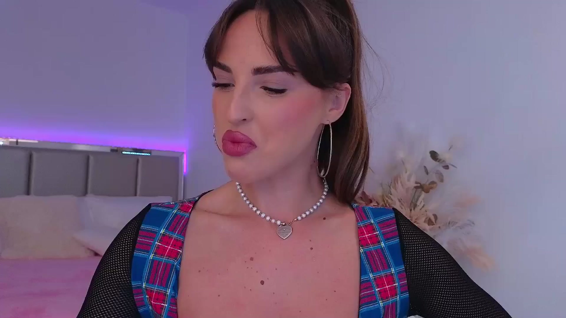 Gallery image thumbnail from LexiQ's myfreecams stream on, 05/31/2025, 05:36 image 6 of 20