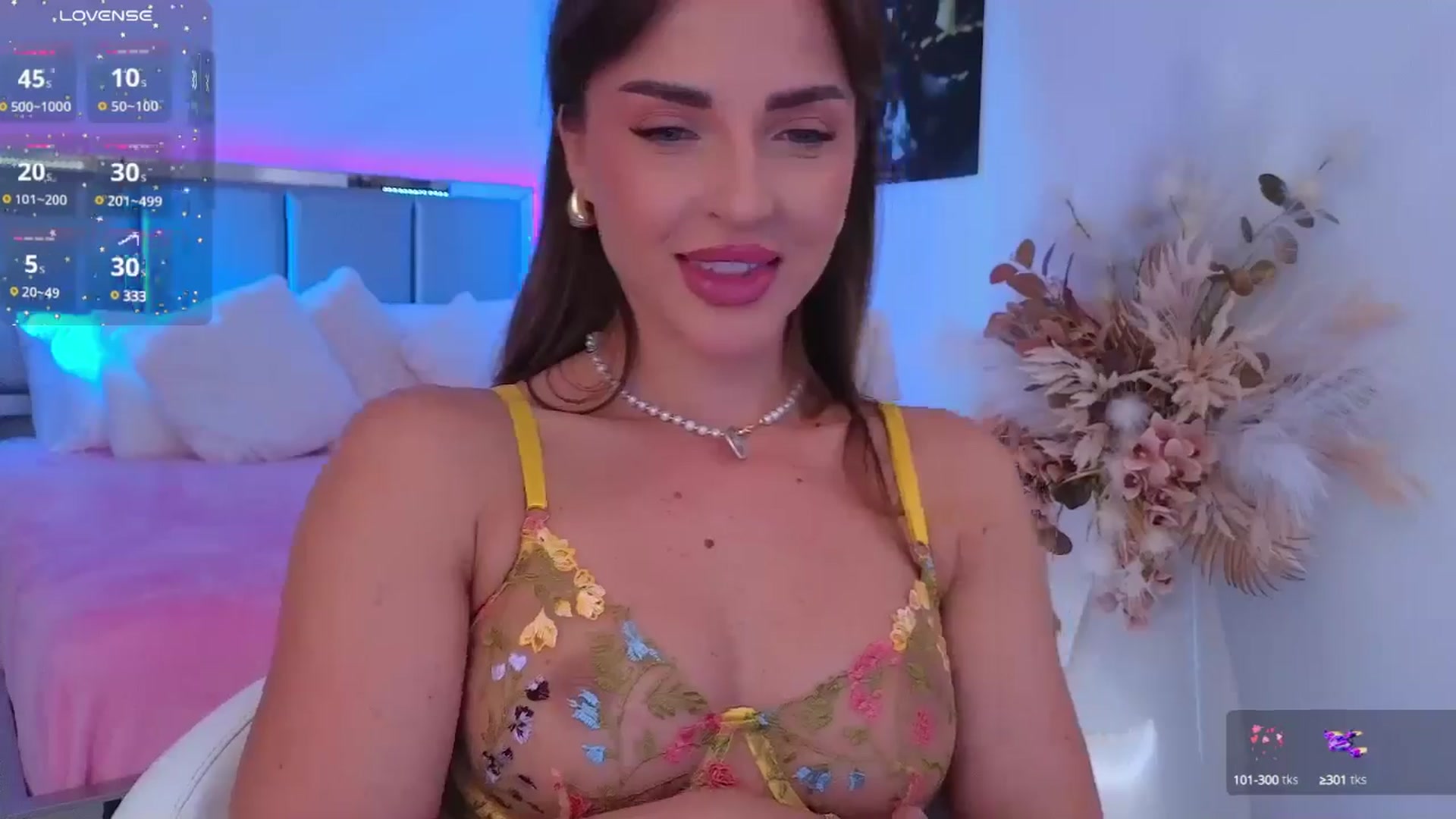 Gallery image thumbnail from LexiQ's myfreecams stream on, 06/12/2025, 04:54 image 12 of 20