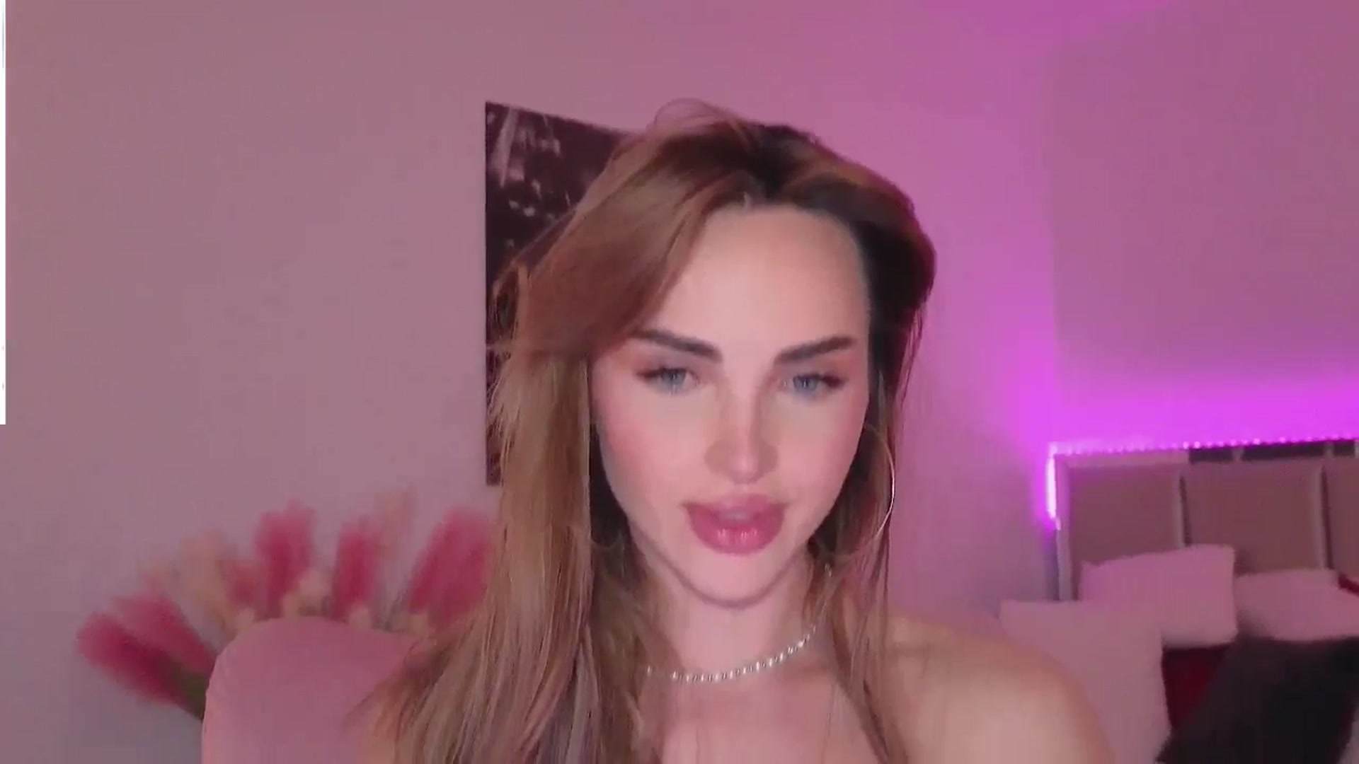 Gallery image thumbnail from LexiQ's myfreecams stream on, 04/30/2026, 02:31 image 10 of 20