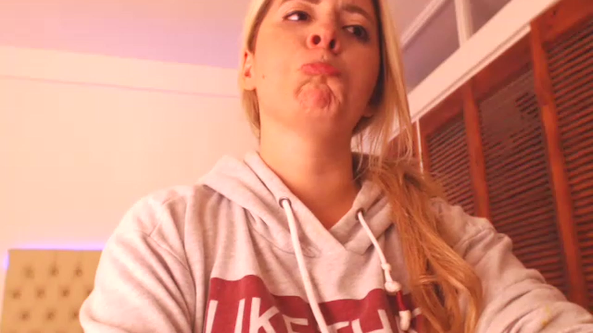 Gallery image thumbnail from LexiRou's myfreecams stream on, 04/17/2023, 01:54 image 19 of 20